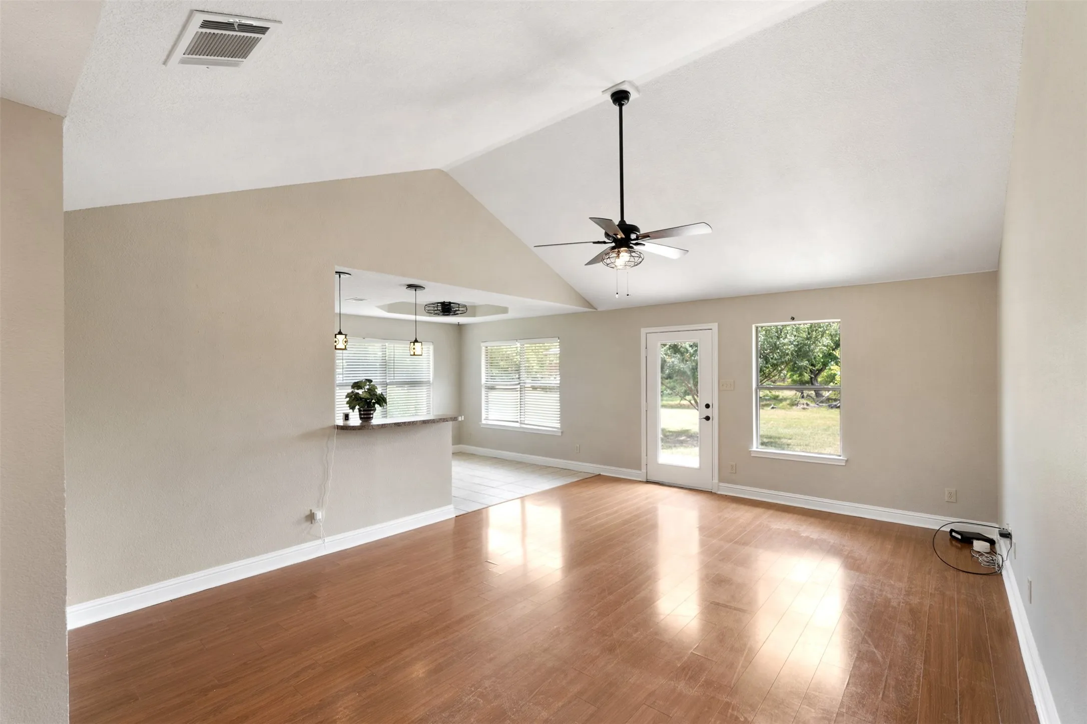 Single Family Residence For Sale in Henderson County , 125 Meadow Heath Drive, Gun Barrel City, Texas 75156, 3 Bedroom, 2 Bathroom, 2 Garage spaces, 1,363 Sqft, built in 2005, mls#21282172, Real Estate Agent in Gun Barrel City, Homes For Sale in Henderson county, Homes For Sale in Gun Barrel City, Realtor in Gun Barrel City Texas, Real Estate Brokerage Independent Realty Texas, Luminita Cordes Realtor