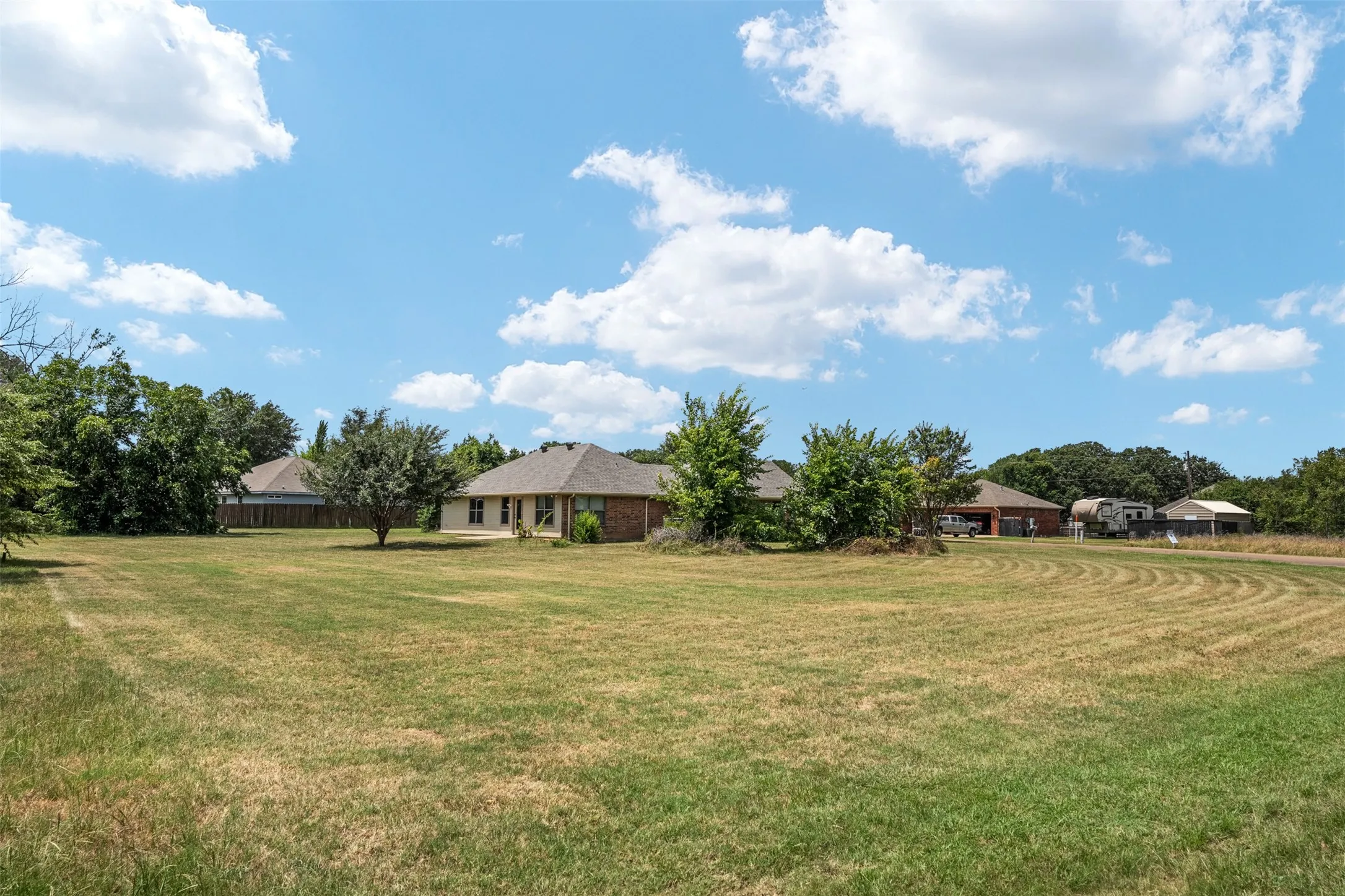 Single Family Residence For Sale in Henderson County , 125 Meadow Heath Drive, Gun Barrel City, Texas 75156, 3 Bedroom, 2 Bathroom, 2 Garage spaces, 1,363 Sqft, built in 2005, mls#21282172, Real Estate Agent in Gun Barrel City, Homes For Sale in Henderson county, Homes For Sale in Gun Barrel City, Realtor in Gun Barrel City Texas, Real Estate Brokerage Independent Realty Texas, Luminita Cordes Realtor