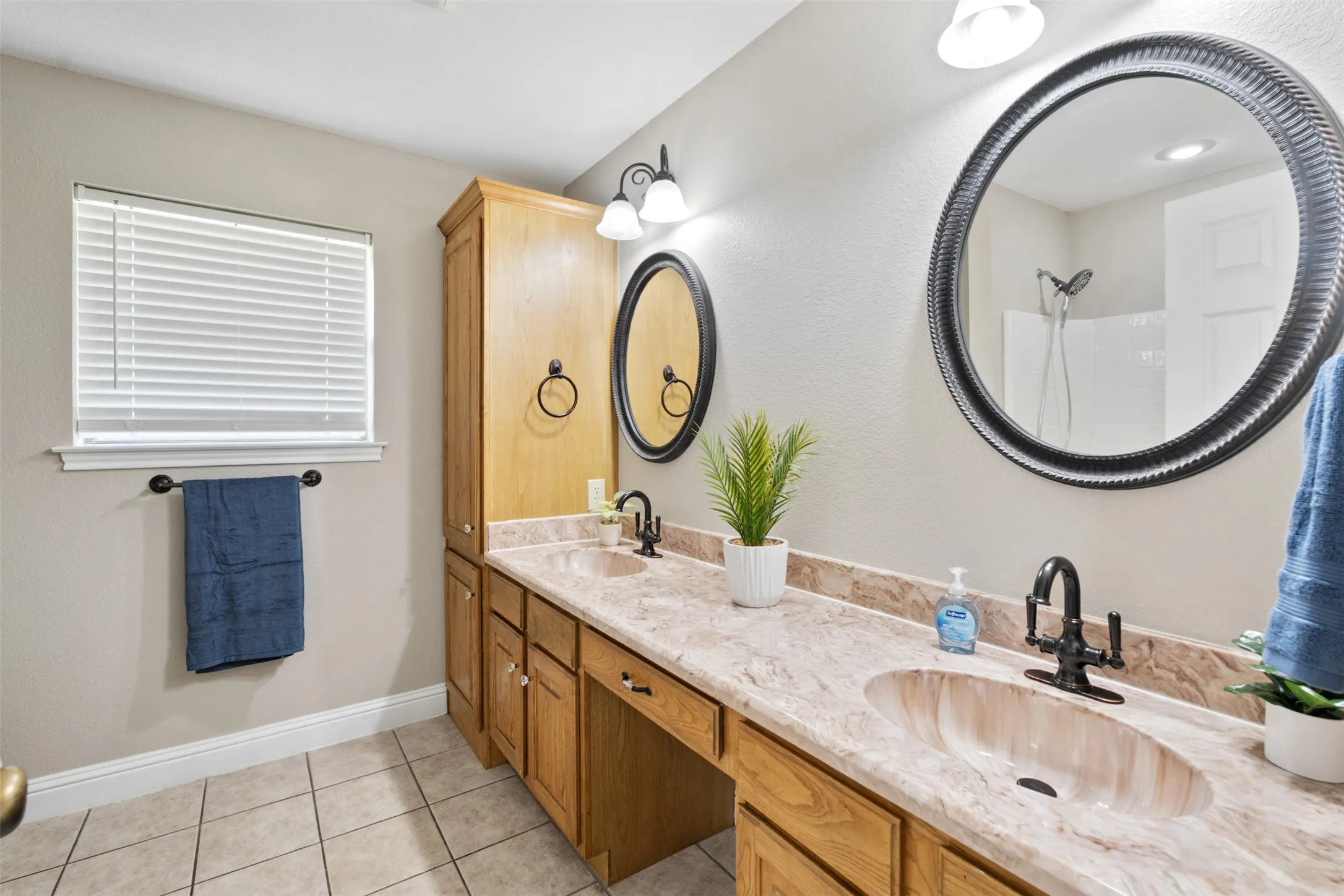 Single Family Residence For Sale in Henderson County , 125 Meadow Heath Drive, Gun Barrel City, Texas 75156, 3 Bedroom, 2 Bathroom, 2 Garage spaces, 1,363 Sqft, built in 2005, mls#21282172, Real Estate Agent in Gun Barrel City, Homes For Sale in Henderson county, Homes For Sale in Gun Barrel City, Realtor in Gun Barrel City Texas, Real Estate Brokerage Independent Realty Texas, Luminita Cordes Realtor