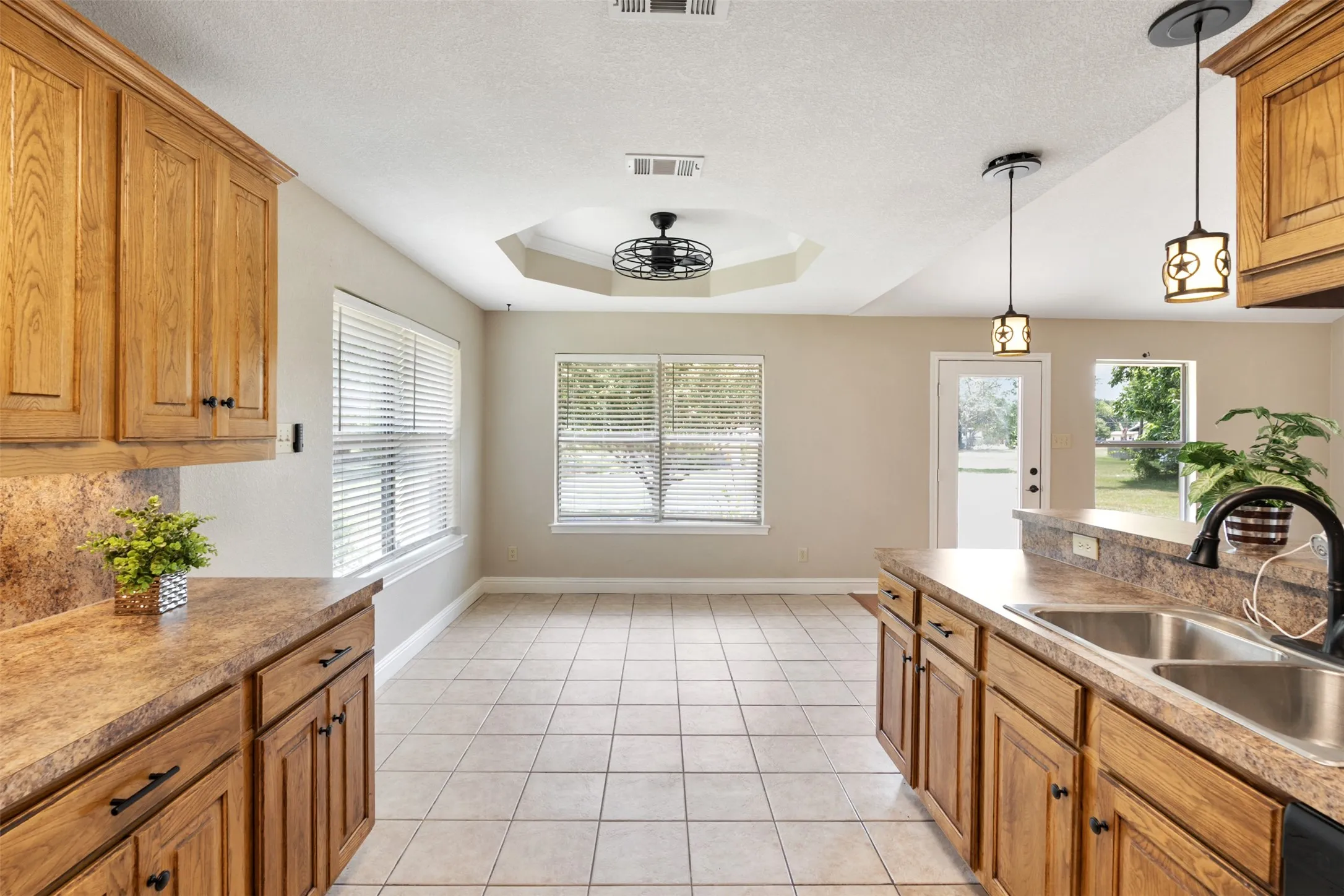 Single Family Residence For Sale in Henderson County , 125 Meadow Heath Drive, Gun Barrel City, Texas 75156, 3 Bedroom, 2 Bathroom, 2 Garage spaces, 1,363 Sqft, built in 2005, mls#21282172, Real Estate Agent in Gun Barrel City, Homes For Sale in Henderson county, Homes For Sale in Gun Barrel City, Realtor in Gun Barrel City Texas, Real Estate Brokerage Independent Realty Texas, Luminita Cordes Realtor