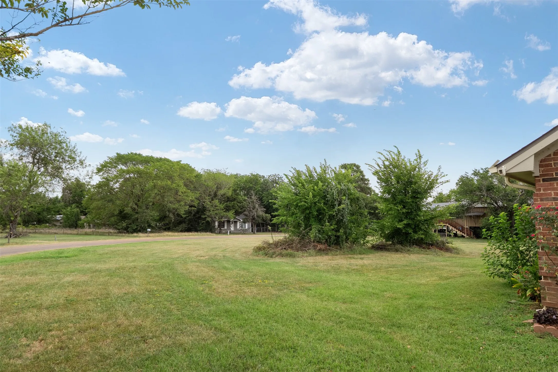 Single Family Residence For Sale in Henderson County , 125 Meadow Heath Drive, Gun Barrel City, Texas 75156, 3 Bedroom, 2 Bathroom, 2 Garage spaces, 1,363 Sqft, built in 2005, mls#21282172, Real Estate Agent in Gun Barrel City, Homes For Sale in Henderson county, Homes For Sale in Gun Barrel City, Realtor in Gun Barrel City Texas, Real Estate Brokerage Independent Realty Texas, Luminita Cordes Realtor