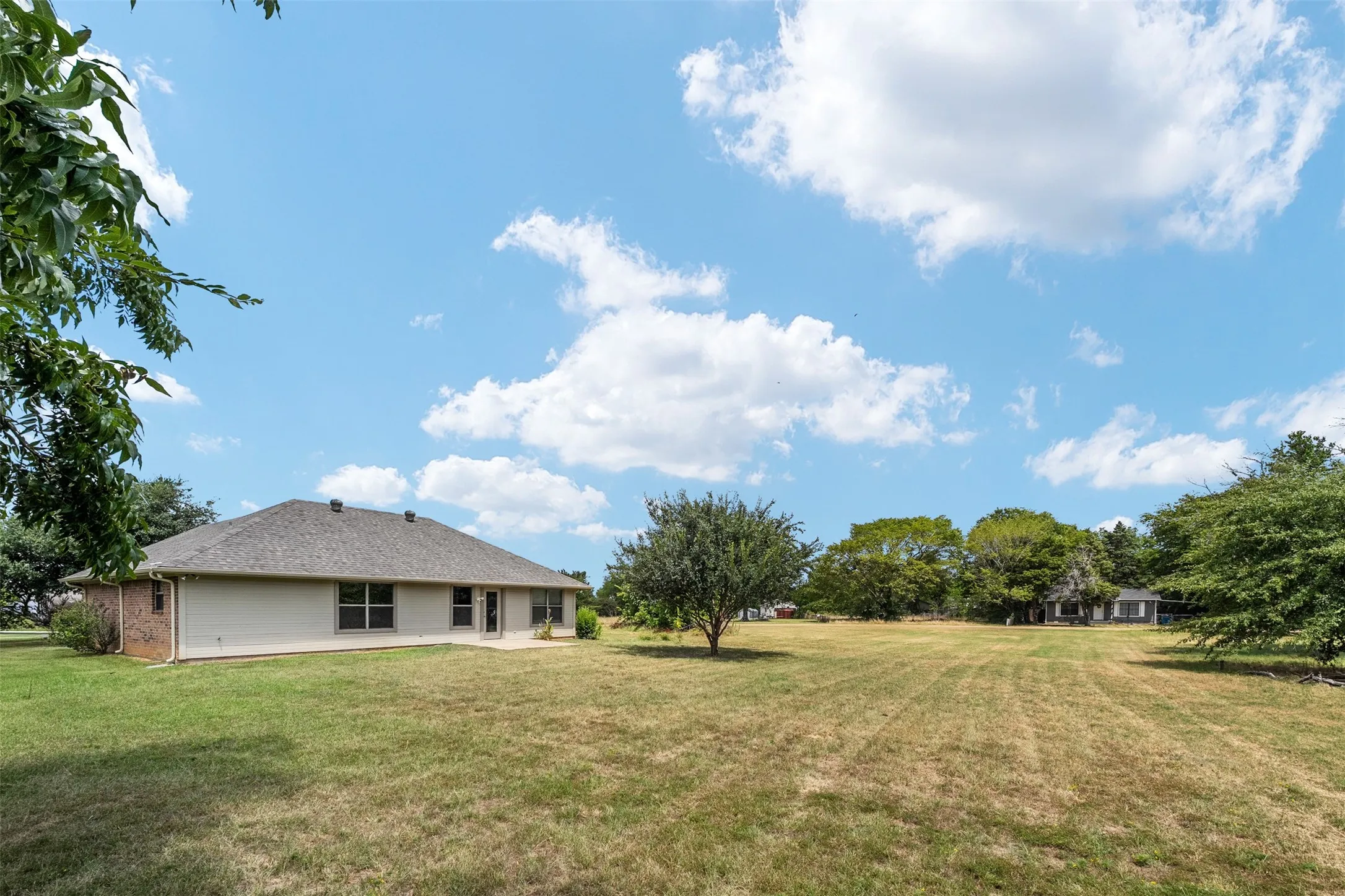 Single Family Residence For Sale in Henderson County , 125 Meadow Heath Drive, Gun Barrel City, Texas 75156, 3 Bedroom, 2 Bathroom, 2 Garage spaces, 1,363 Sqft, built in 2005, mls#21282172, Real Estate Agent in Gun Barrel City, Homes For Sale in Henderson county, Homes For Sale in Gun Barrel City, Realtor in Gun Barrel City Texas, Real Estate Brokerage Independent Realty Texas, Luminita Cordes Realtor