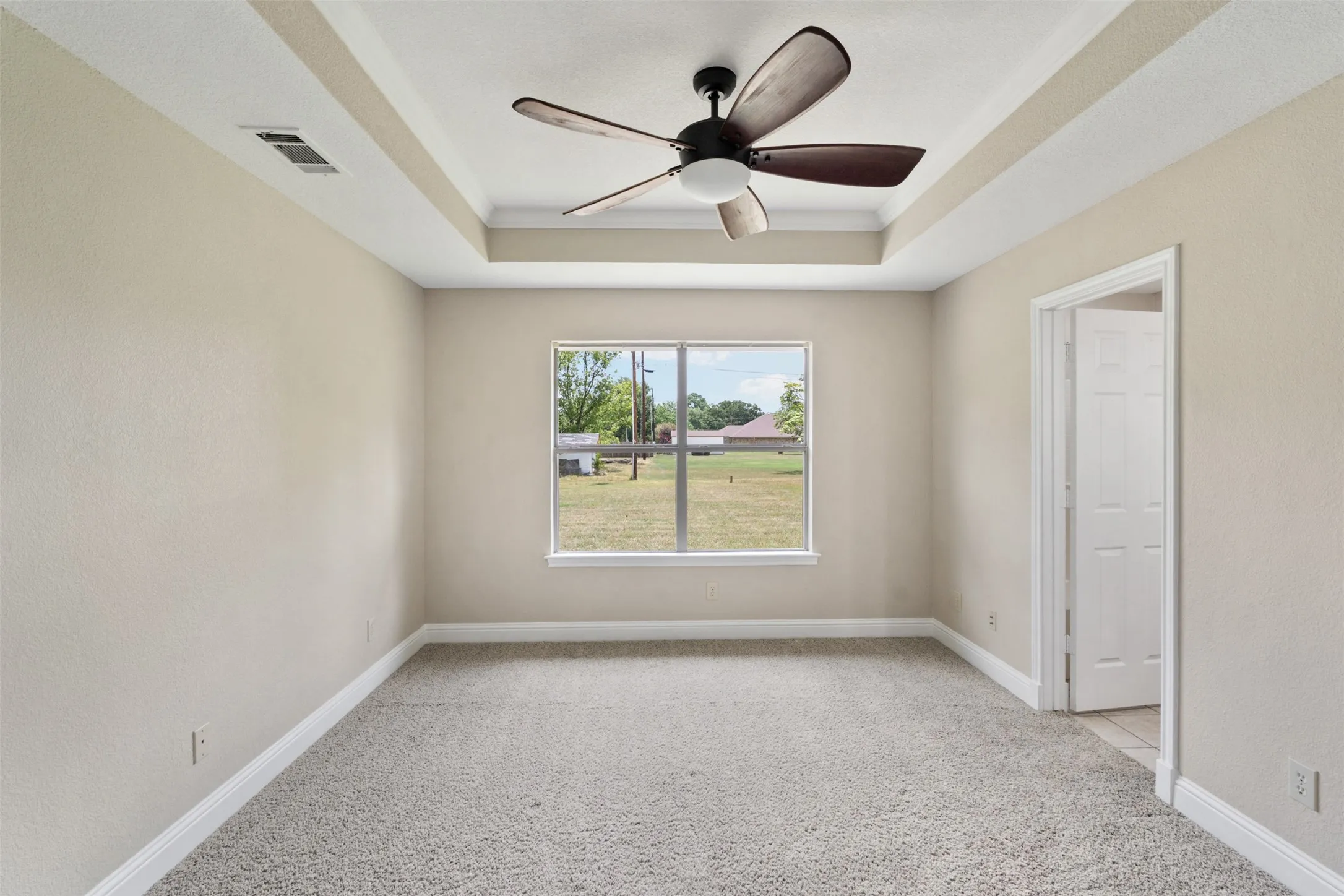 Single Family Residence For Sale in Henderson County , 125 Meadow Heath Drive, Gun Barrel City, Texas 75156, 3 Bedroom, 2 Bathroom, 2 Garage spaces, 1,363 Sqft, built in 2005, mls#21282172, Real Estate Agent in Gun Barrel City, Homes For Sale in Henderson county, Homes For Sale in Gun Barrel City, Realtor in Gun Barrel City Texas, Real Estate Brokerage Independent Realty Texas, Luminita Cordes Realtor