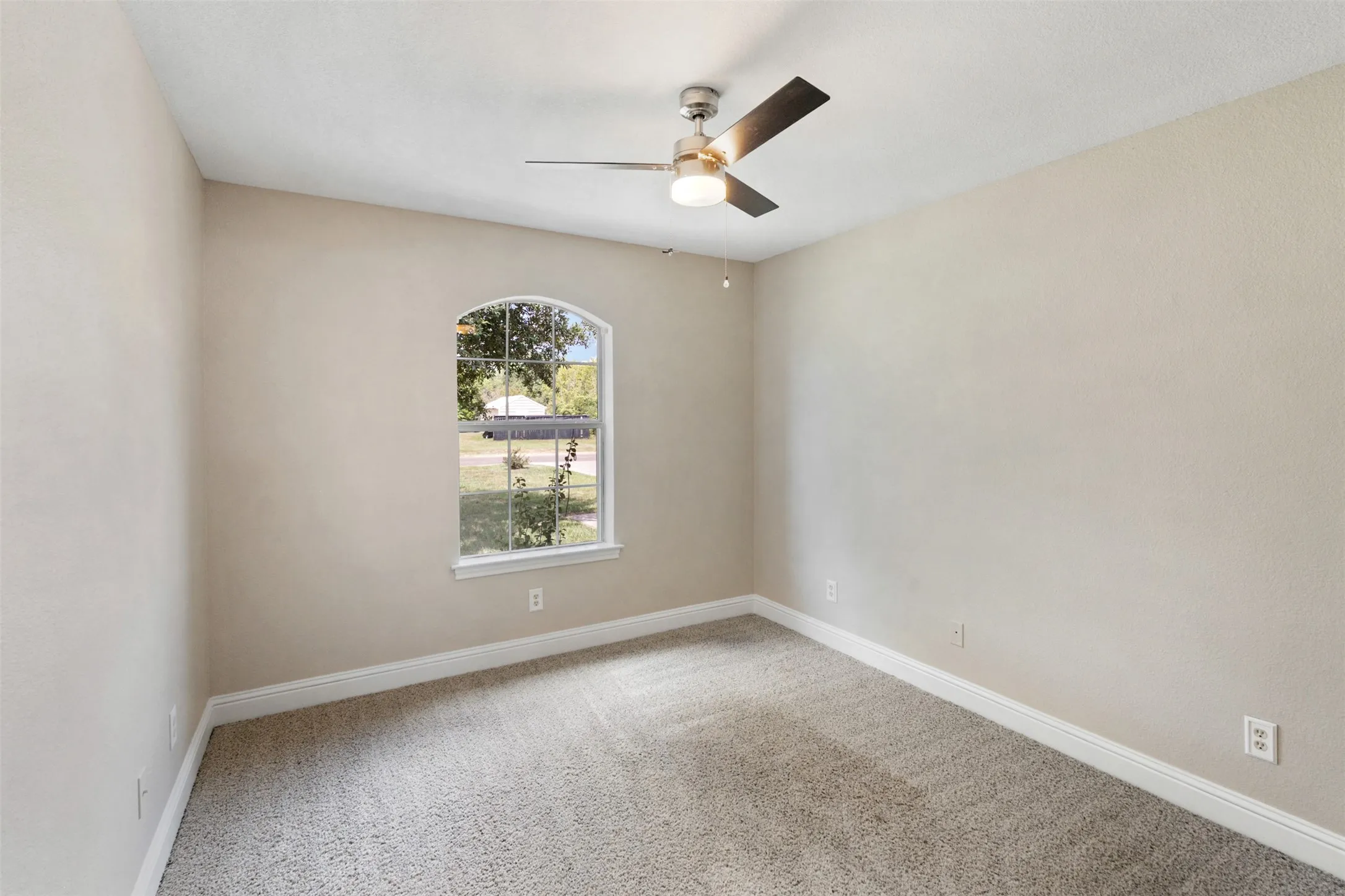 Single Family Residence For Sale in Henderson County , 125 Meadow Heath Drive, Gun Barrel City, Texas 75156, 3 Bedroom, 2 Bathroom, 2 Garage spaces, 1,363 Sqft, built in 2005, mls#21282172, Real Estate Agent in Gun Barrel City, Homes For Sale in Henderson county, Homes For Sale in Gun Barrel City, Realtor in Gun Barrel City Texas, Real Estate Brokerage Independent Realty Texas, Luminita Cordes Realtor