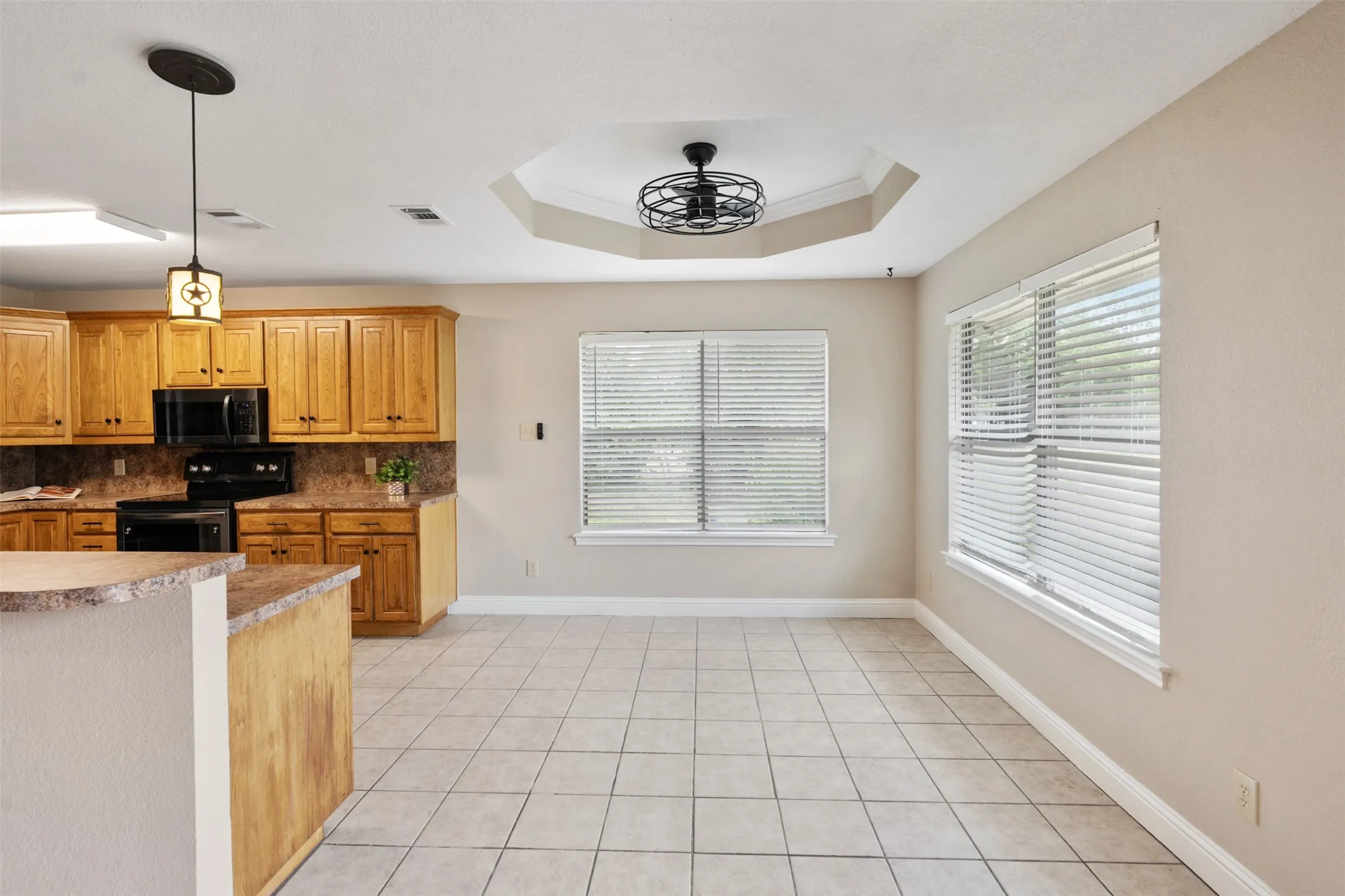 Single Family Residence For Sale in Henderson County , 125 Meadow Heath Drive, Gun Barrel City, Texas 75156, 3 Bedroom, 2 Bathroom, 2 Garage spaces, 1,363 Sqft, built in 2005, mls#21282172, Real Estate Agent in Gun Barrel City, Homes For Sale in Henderson county, Homes For Sale in Gun Barrel City, Realtor in Gun Barrel City Texas, Real Estate Brokerage Independent Realty Texas, Luminita Cordes Realtor
