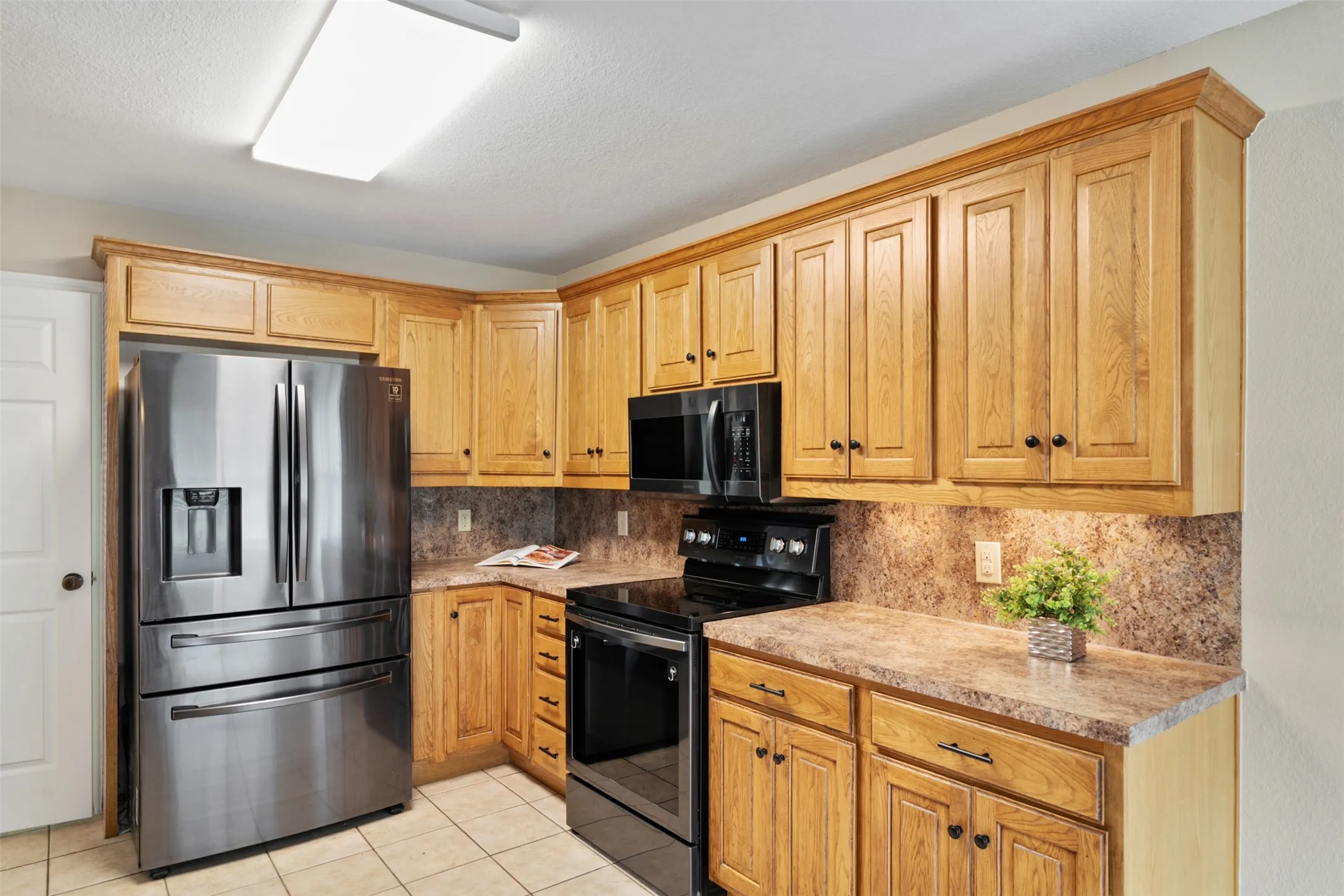 Single Family Residence For Sale in Henderson County , 125 Meadow Heath Drive, Gun Barrel City, Texas 75156, 3 Bedroom, 2 Bathroom, 2 Garage spaces, 1,363 Sqft, built in 2005, mls#21282172, Real Estate Agent in Gun Barrel City, Homes For Sale in Henderson county, Homes For Sale in Gun Barrel City, Realtor in Gun Barrel City Texas, Real Estate Brokerage Independent Realty Texas, Luminita Cordes Realtor