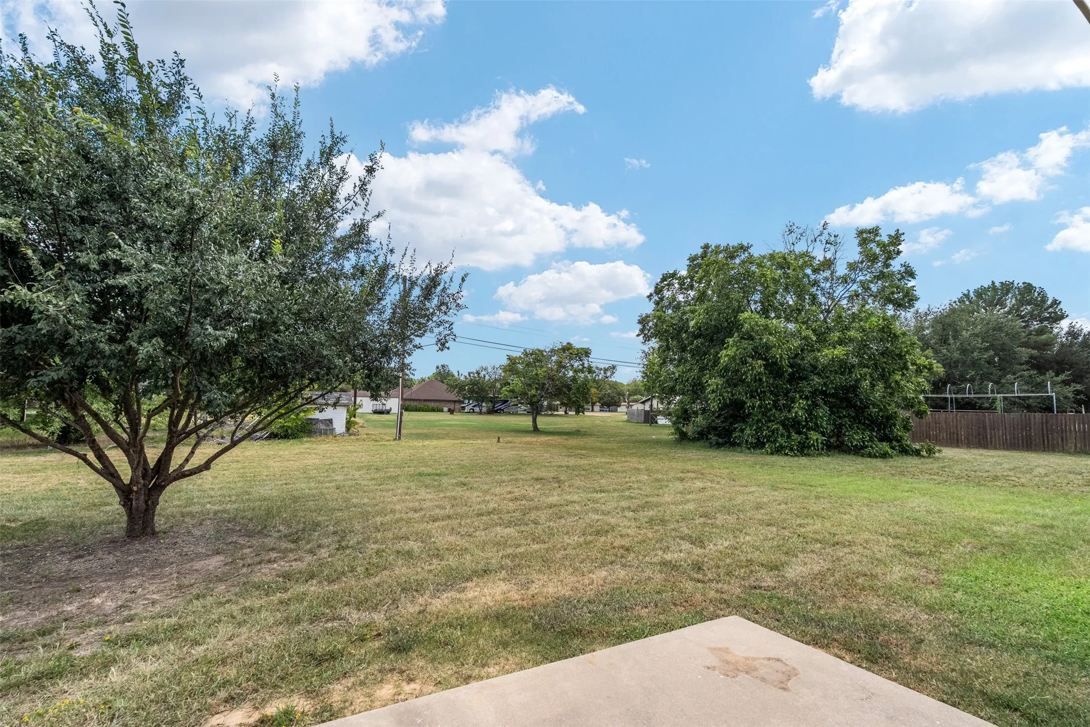 Single Family Residence For Sale in Henderson County , 125 Meadow Heath Drive, Gun Barrel City, Texas 75156, 3 Bedroom, 2 Bathroom, 2 Garage spaces, 1,363 Sqft, built in 2005, mls#21282172, Real Estate Agent in Gun Barrel City, Homes For Sale in Henderson county, Homes For Sale in Gun Barrel City, Realtor in Gun Barrel City Texas, Real Estate Brokerage Independent Realty Texas, Luminita Cordes Realtor