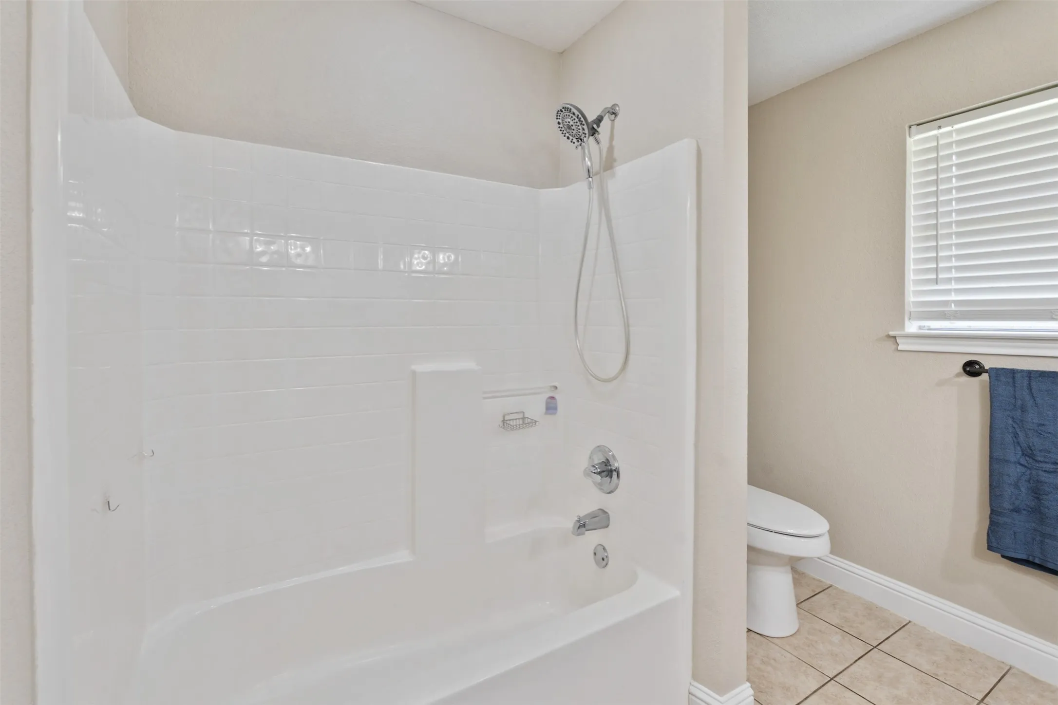 Single Family Residence For Sale in Henderson County , 125 Meadow Heath Drive, Gun Barrel City, Texas 75156, 3 Bedroom, 2 Bathroom, 2 Garage spaces, 1,363 Sqft, built in 2005, mls#21282172, Real Estate Agent in Gun Barrel City, Homes For Sale in Henderson county, Homes For Sale in Gun Barrel City, Realtor in Gun Barrel City Texas, Real Estate Brokerage Independent Realty Texas, Luminita Cordes Realtor