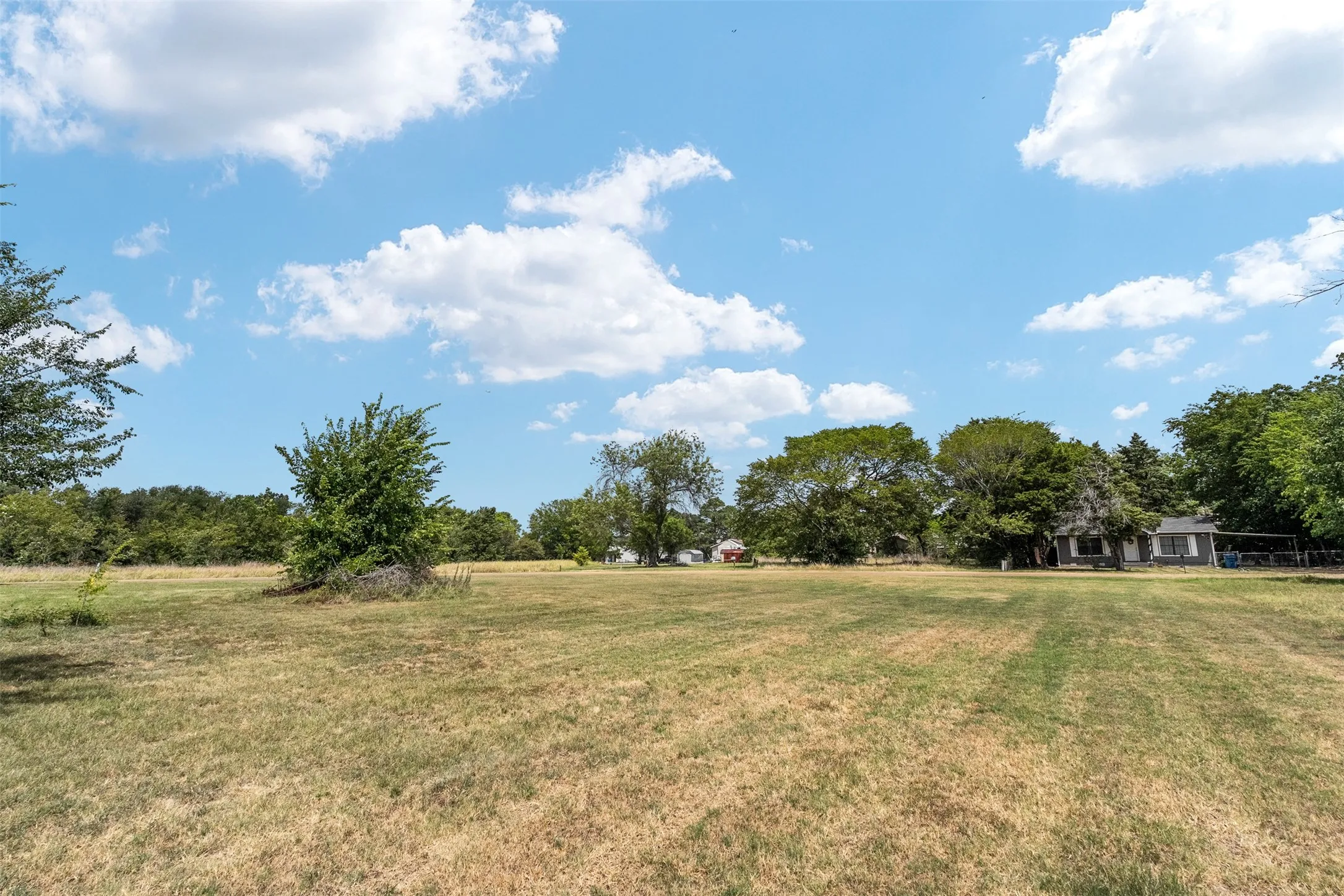 Single Family Residence For Sale in Henderson County , 125 Meadow Heath Drive, Gun Barrel City, Texas 75156, 3 Bedroom, 2 Bathroom, 2 Garage spaces, 1,363 Sqft, built in 2005, mls#21282172, Real Estate Agent in Gun Barrel City, Homes For Sale in Henderson county, Homes For Sale in Gun Barrel City, Realtor in Gun Barrel City Texas, Real Estate Brokerage Independent Realty Texas, Luminita Cordes Realtor
