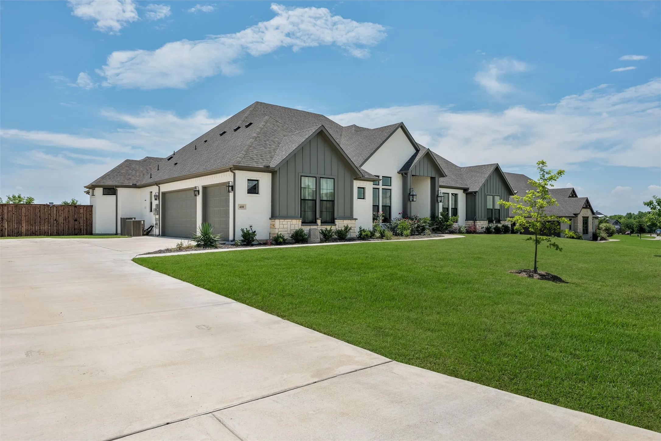 Single Family Residence For Sale in Ellis County , 410 Dove Meadow Trail, Waxahachie, Texas 75167, 4 Bedroom, 3 Bathroom, 3 Garage spaces, 3,047 Sqft, built in 2024, mls#21282083, Real Estate Agent in Waxahachie, Homes For Sale in Ellis county, Homes For Sale in Waxahachie, Realtor in Waxahachie Texas, Real Estate Brokerage Independent Realty Texas, Luminita Cordes Realtor