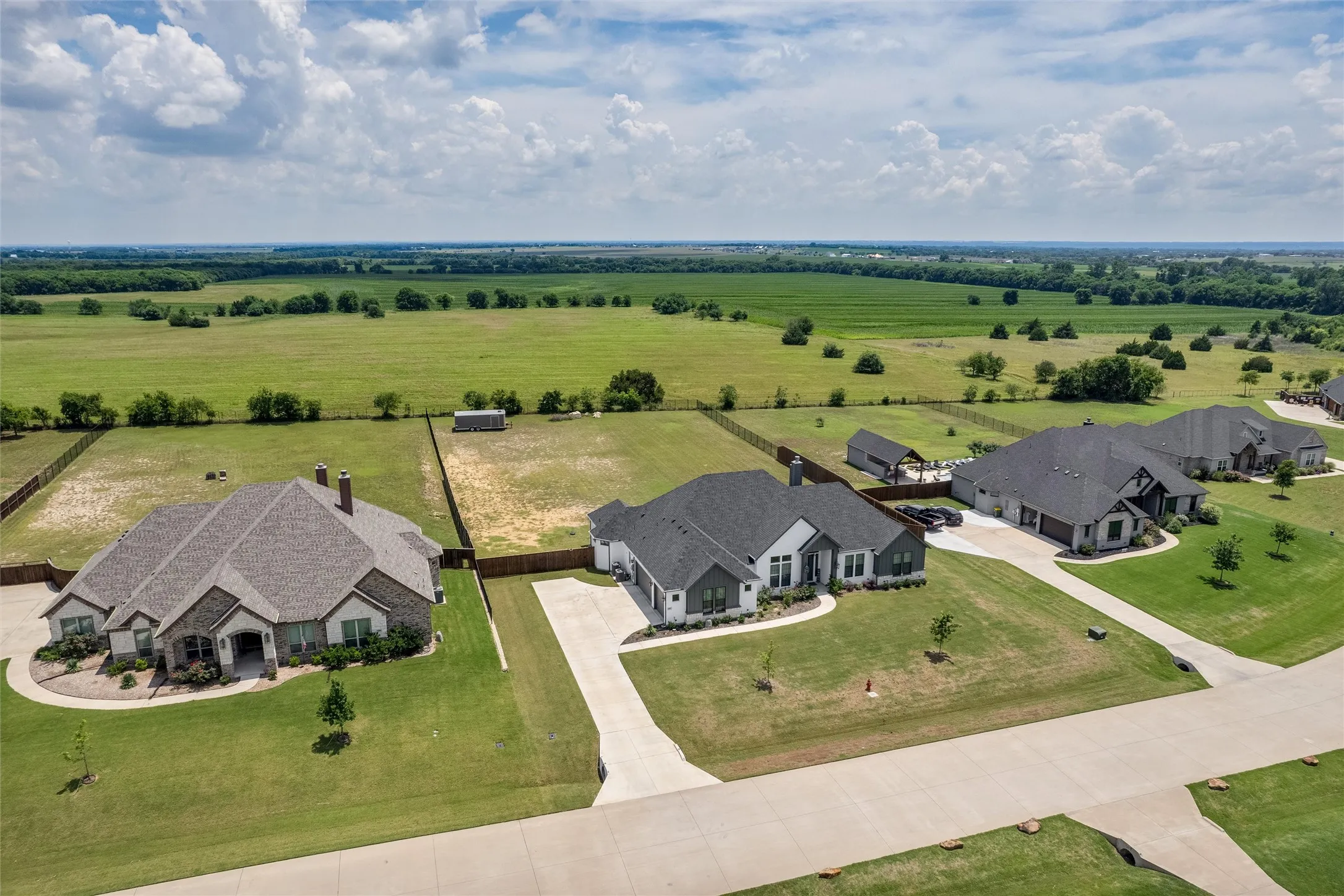 Single Family Residence For Sale in Ellis County , 410 Dove Meadow Trail, Waxahachie, Texas 75167, 4 Bedroom, 3 Bathroom, 3 Garage spaces, 3,047 Sqft, built in 2024, mls#21282083, Real Estate Agent in Waxahachie, Homes For Sale in Ellis county, Homes For Sale in Waxahachie, Realtor in Waxahachie Texas, Real Estate Brokerage Independent Realty Texas, Luminita Cordes Realtor