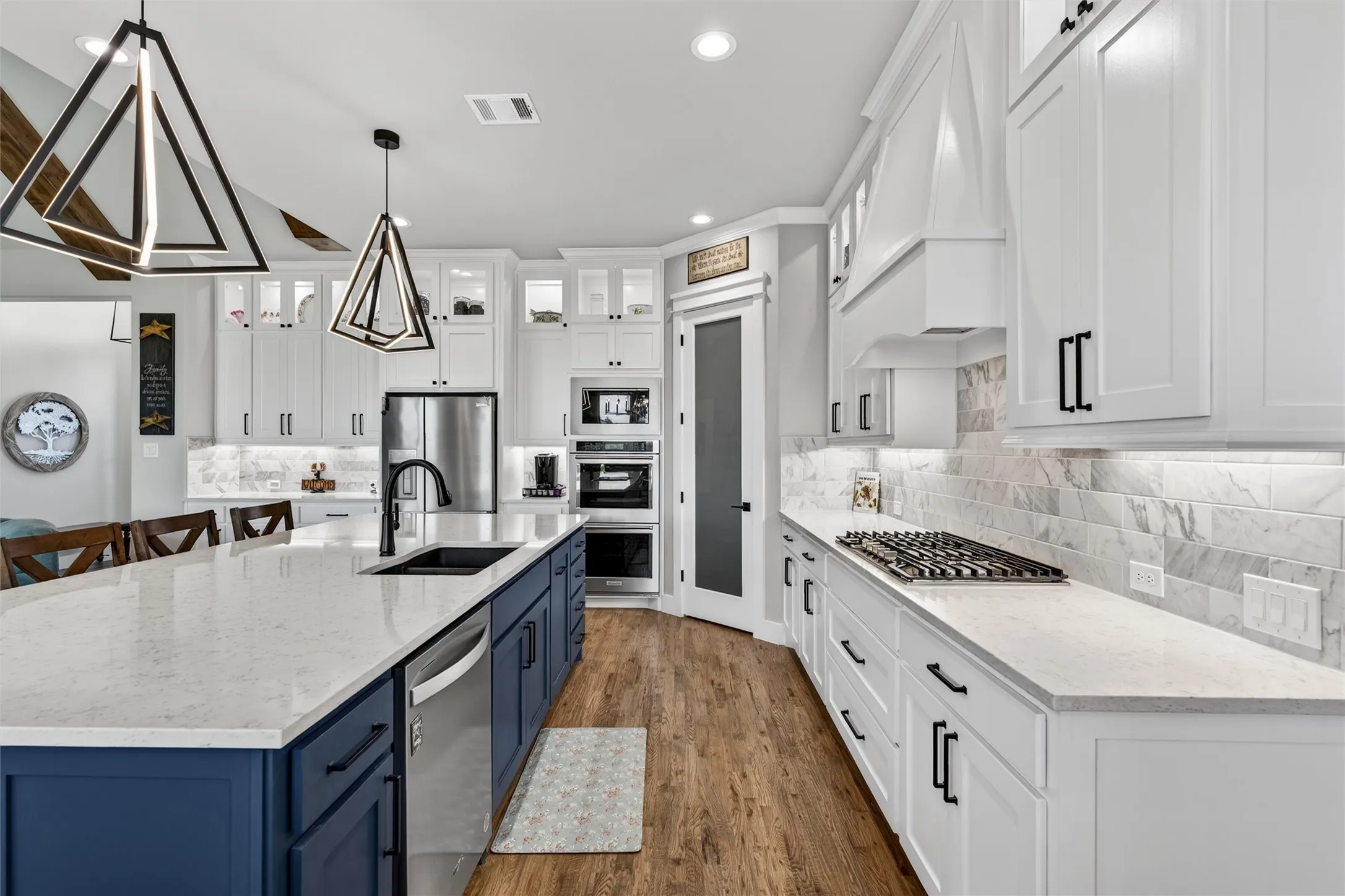 Single Family Residence For Sale in Ellis County , 410 Dove Meadow Trail, Waxahachie, Texas 75167, 4 Bedroom, 3 Bathroom, 3 Garage spaces, 3,047 Sqft, built in 2024, mls#21282083, Real Estate Agent in Waxahachie, Homes For Sale in Ellis county, Homes For Sale in Waxahachie, Realtor in Waxahachie Texas, Real Estate Brokerage Independent Realty Texas, Luminita Cordes Realtor