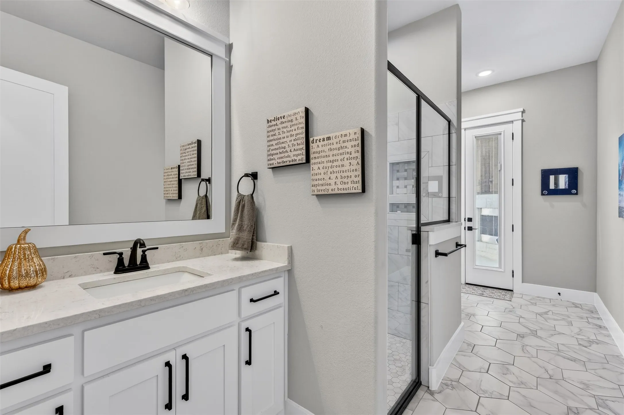 Single Family Residence For Sale in Ellis County , 410 Dove Meadow Trail, Waxahachie, Texas 75167, 4 Bedroom, 3 Bathroom, 3 Garage spaces, 3,047 Sqft, built in 2024, mls#21282083, Real Estate Agent in Waxahachie, Homes For Sale in Ellis county, Homes For Sale in Waxahachie, Realtor in Waxahachie Texas, Real Estate Brokerage Independent Realty Texas, Luminita Cordes Realtor
