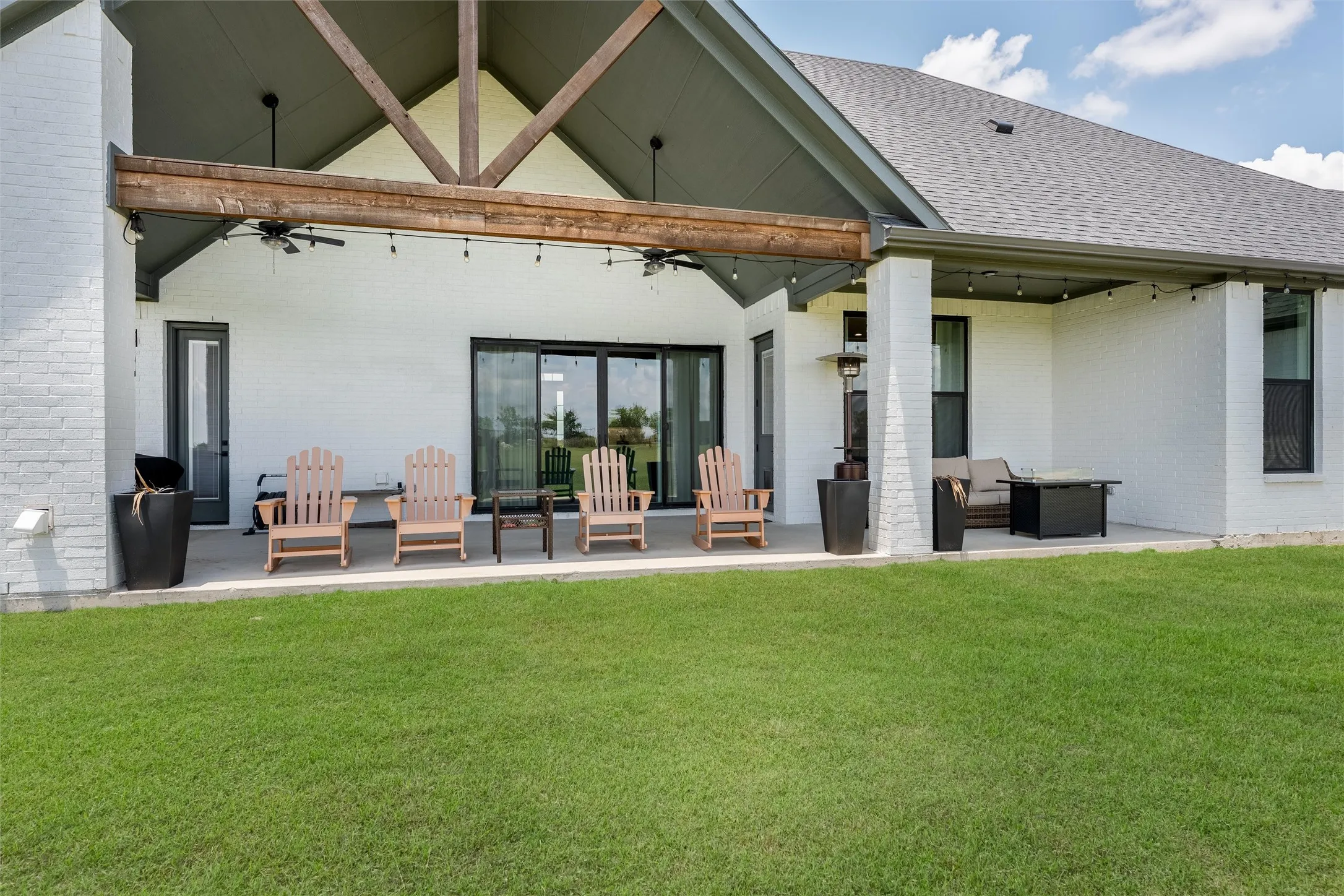 Single Family Residence For Sale in Ellis County , 410 Dove Meadow Trail, Waxahachie, Texas 75167, 4 Bedroom, 3 Bathroom, 3 Garage spaces, 3,047 Sqft, built in 2024, mls#21282083, Real Estate Agent in Waxahachie, Homes For Sale in Ellis county, Homes For Sale in Waxahachie, Realtor in Waxahachie Texas, Real Estate Brokerage Independent Realty Texas, Luminita Cordes Realtor