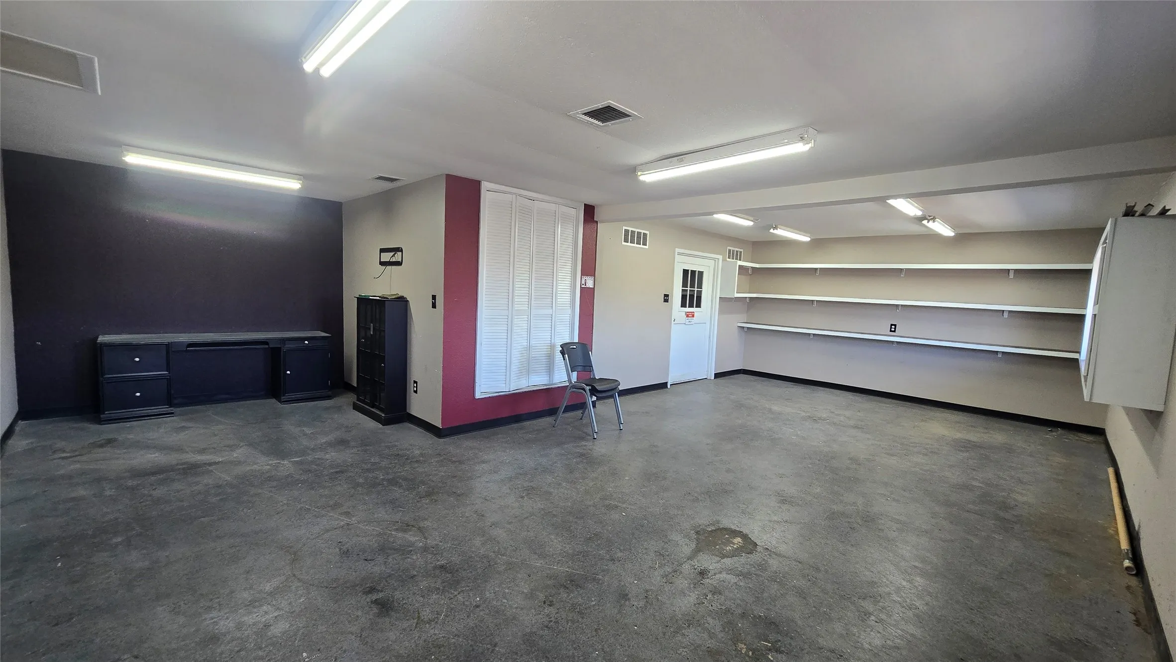 Business For Rent in Johnson County , 2817 Wilshire Boulevard, Burleson, Texas 76028, 0, 0, Garage spaces, 0 Sqft, built in 1977, Price $3,000, mls#21281442, Real Estate Agent in Burleson, Homes For Rent in Johnson county, Homes For Rent in Burleson, Realtor in Burleson Texas, Real Estate Brokerage Independent Realty Texas, Luminita Cordes Realtor