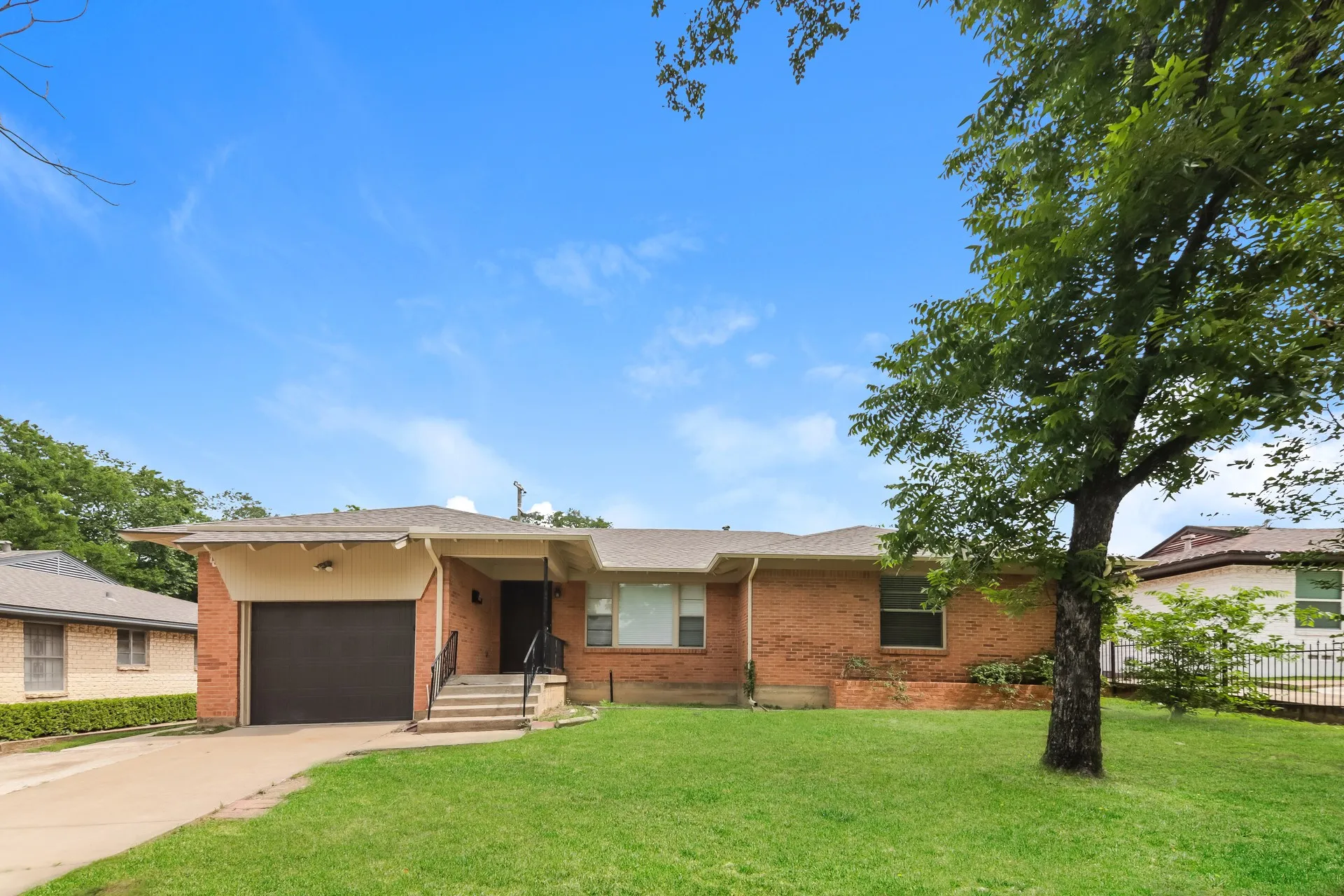 Single Family Residence For Sale in Dallas County , 7431 Piedmont Drive, Dallas, Texas 75227, 3 Bedroom, 1 Bathroom, 1 Garage spaces, 1,469 Sqft, built in 1953, mls#21275318, Real Estate Agent in Dallas, Homes For Sale in Dallas county, Homes For Sale in Dallas, Realtor in Dallas Texas, Real Estate Brokerage Independent Realty Texas, Luminita Cordes Realtor