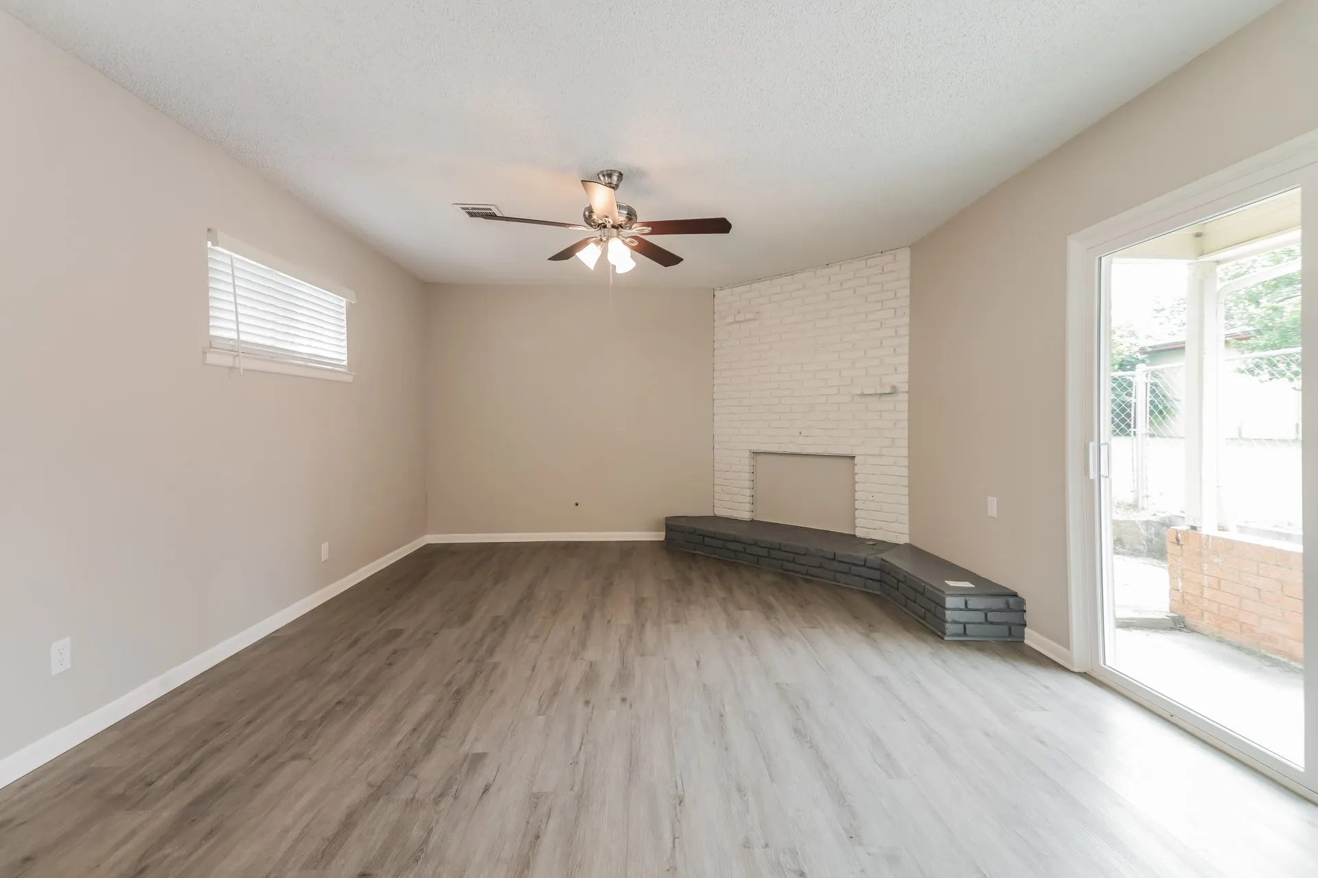 Single Family Residence For Sale in Dallas County , 7431 Piedmont Drive, Dallas, Texas 75227, 3 Bedroom, 1 Bathroom, 1 Garage spaces, 1,469 Sqft, built in 1953, mls#21275318, Real Estate Agent in Dallas, Homes For Sale in Dallas county, Homes For Sale in Dallas, Realtor in Dallas Texas, Real Estate Brokerage Independent Realty Texas, Luminita Cordes Realtor