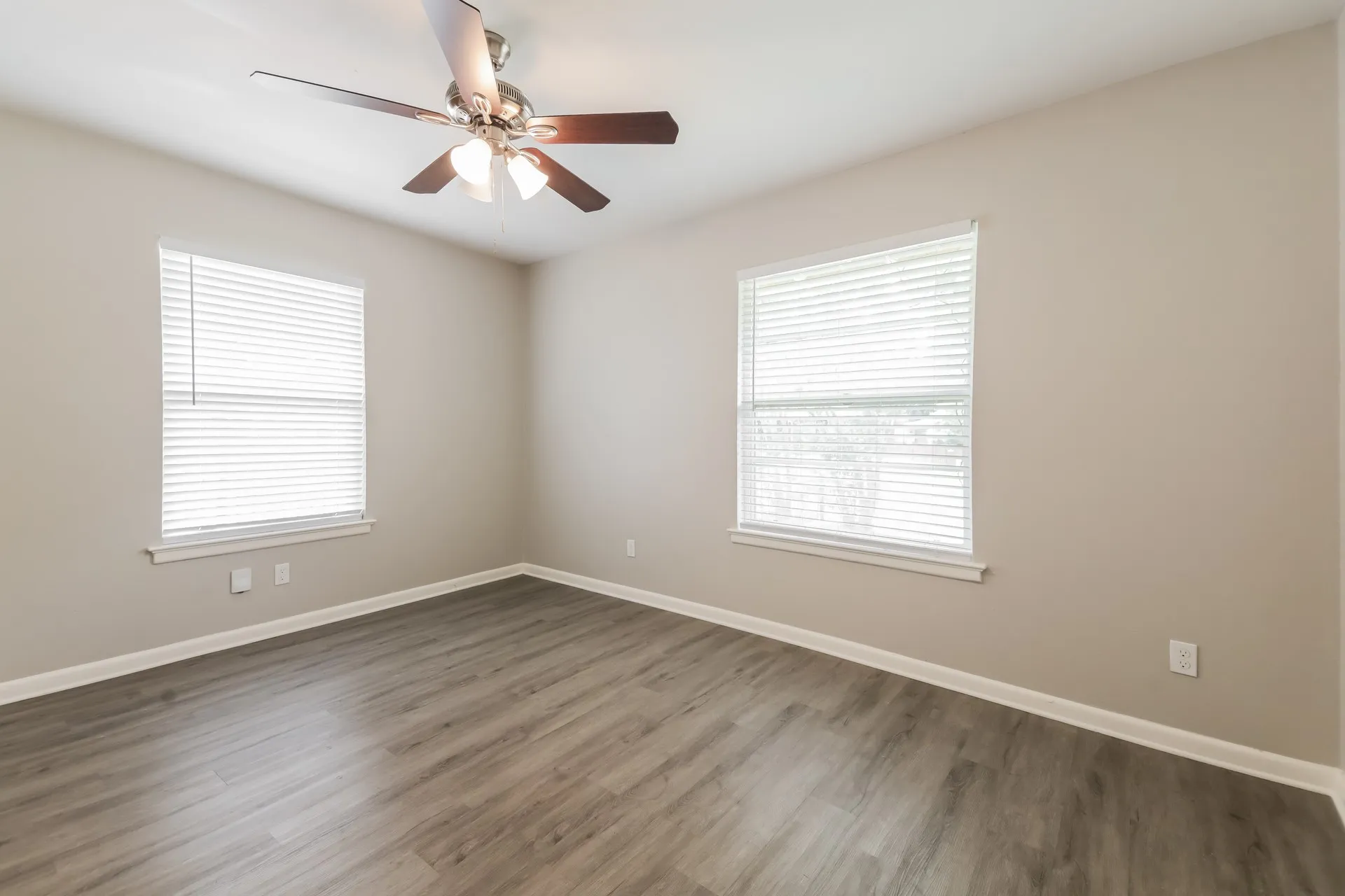 Single Family Residence For Sale in Dallas County , 7431 Piedmont Drive, Dallas, Texas 75227, 3 Bedroom, 1 Bathroom, 1 Garage spaces, 1,469 Sqft, built in 1953, mls#21275318, Real Estate Agent in Dallas, Homes For Sale in Dallas county, Homes For Sale in Dallas, Realtor in Dallas Texas, Real Estate Brokerage Independent Realty Texas, Luminita Cordes Realtor