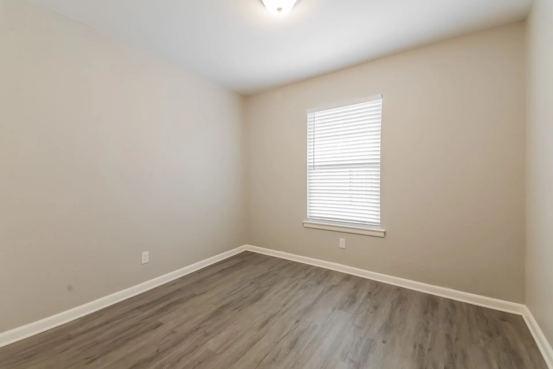 Single Family Residence For Sale in Dallas County , 7431 Piedmont Drive, Dallas, Texas 75227, 3 Bedroom, 1 Bathroom, 1 Garage spaces, 1,469 Sqft, built in 1953, mls#21275318, Real Estate Agent in Dallas, Homes For Sale in Dallas county, Homes For Sale in Dallas, Realtor in Dallas Texas, Real Estate Brokerage Independent Realty Texas, Luminita Cordes Realtor