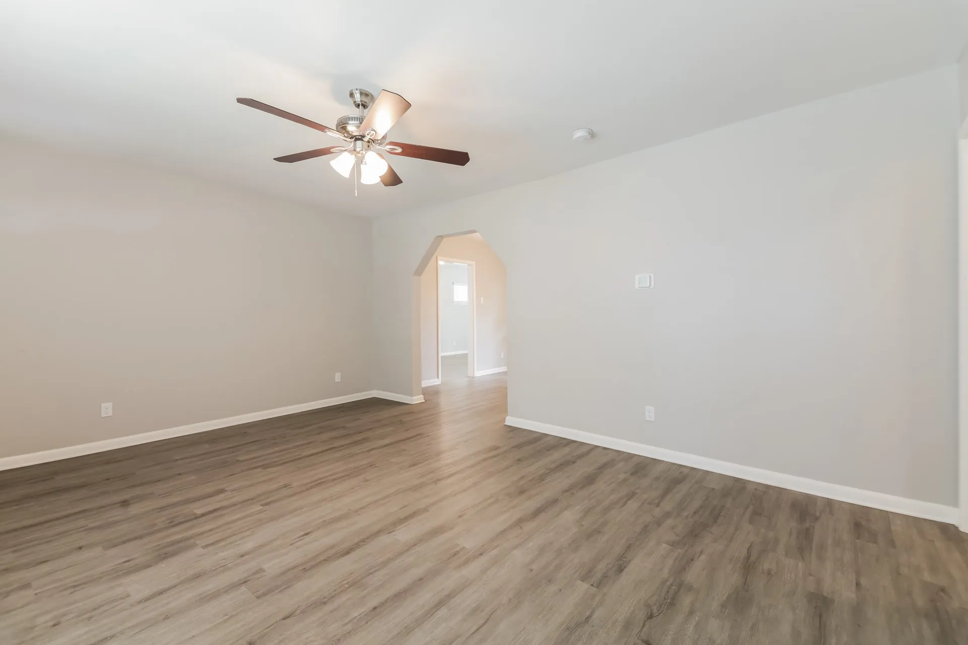 Single Family Residence For Sale in Dallas County , 7431 Piedmont Drive, Dallas, Texas 75227, 3 Bedroom, 1 Bathroom, 1 Garage spaces, 1,469 Sqft, built in 1953, mls#21275318, Real Estate Agent in Dallas, Homes For Sale in Dallas county, Homes For Sale in Dallas, Realtor in Dallas Texas, Real Estate Brokerage Independent Realty Texas, Luminita Cordes Realtor