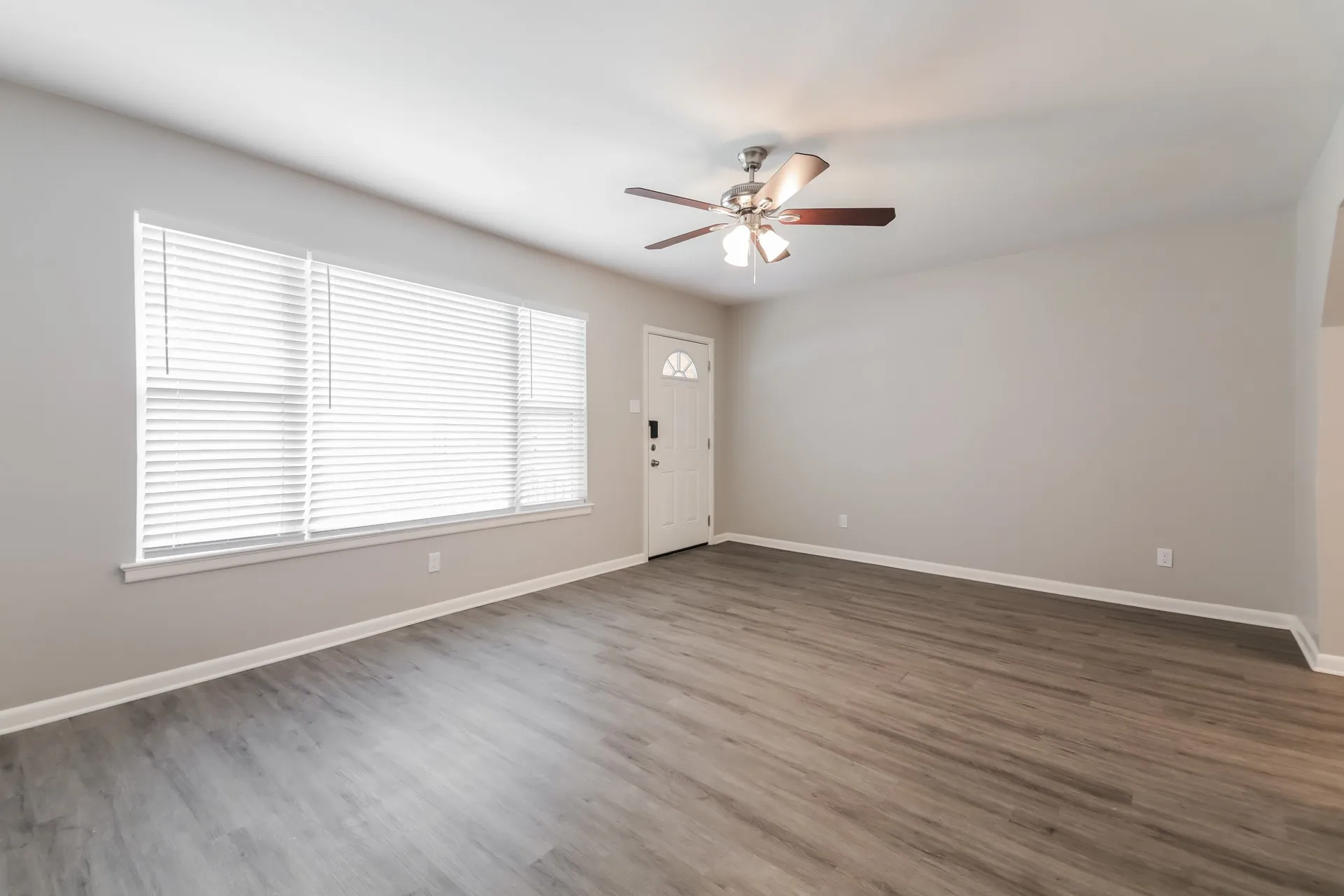 Single Family Residence For Sale in Dallas County , 7431 Piedmont Drive, Dallas, Texas 75227, 3 Bedroom, 1 Bathroom, 1 Garage spaces, 1,469 Sqft, built in 1953, mls#21275318, Real Estate Agent in Dallas, Homes For Sale in Dallas county, Homes For Sale in Dallas, Realtor in Dallas Texas, Real Estate Brokerage Independent Realty Texas, Luminita Cordes Realtor