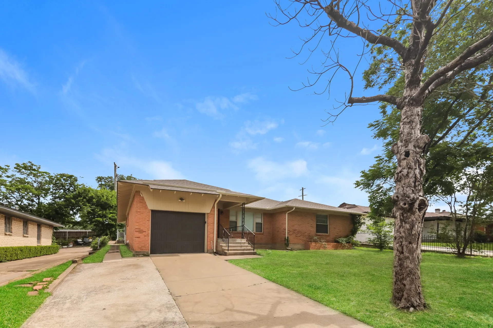 Single Family Residence For Sale in Dallas County , 7431 Piedmont Drive, Dallas, Texas 75227, 3 Bedroom, 1 Bathroom, 1 Garage spaces, 1,469 Sqft, built in 1953, mls#21275318, Real Estate Agent in Dallas, Homes For Sale in Dallas county, Homes For Sale in Dallas, Realtor in Dallas Texas, Real Estate Brokerage Independent Realty Texas, Luminita Cordes Realtor