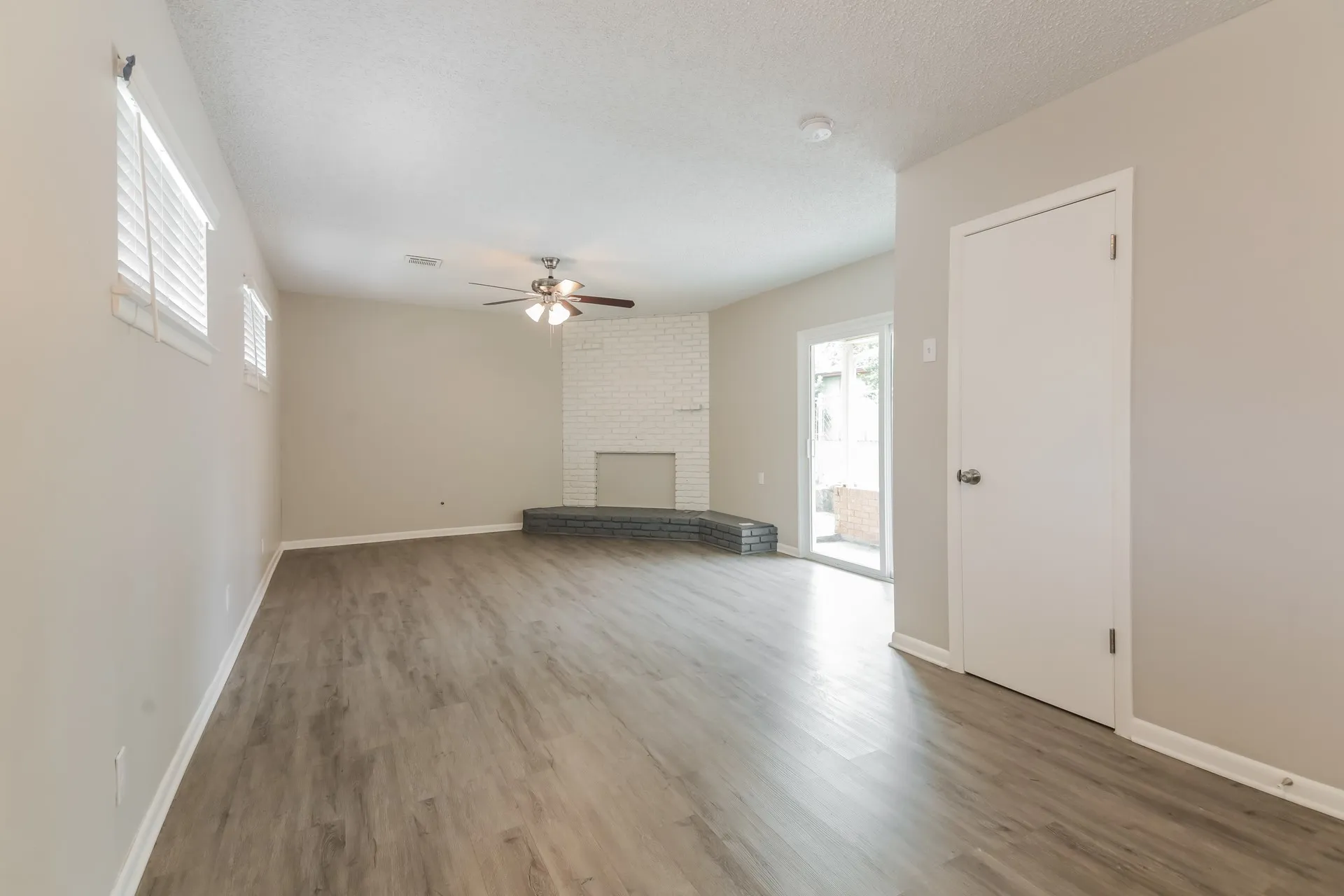 Single Family Residence For Sale in Dallas County , 7431 Piedmont Drive, Dallas, Texas 75227, 3 Bedroom, 1 Bathroom, 1 Garage spaces, 1,469 Sqft, built in 1953, mls#21275318, Real Estate Agent in Dallas, Homes For Sale in Dallas county, Homes For Sale in Dallas, Realtor in Dallas Texas, Real Estate Brokerage Independent Realty Texas, Luminita Cordes Realtor