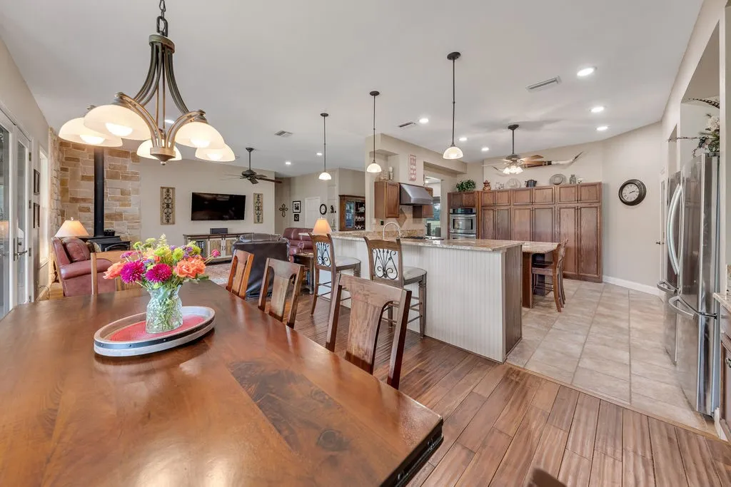 Single Family Residence For Sale in Franklin (TX) County , 8150 Texas Highway 37 S S, Winnsboro, Texas 75494, 4 Bedrooms, 5 Bathrooms, 2 Garage spaces, 6,268 Sqft, built in 2005, Price $1,650,000, mls#21282629, Real Estate Agent in Winnsboro, Homes For Sale in Franklin (TX) county, Homes For Sale in Winnsboro, Realtor in Winnsboro Texas, Real Estate Brokerage Independent Realty Texas, Luminita Cordes Realtor