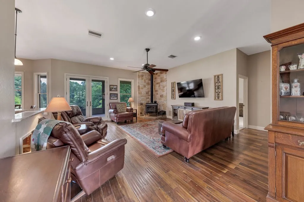 Single Family Residence For Sale in Franklin (TX) County , 8150 Texas Highway 37 S S, Winnsboro, Texas 75494, 4 Bedrooms, 5 Bathrooms, 2 Garage spaces, 6,268 Sqft, built in 2005, Price $1,650,000, mls#21282629, Real Estate Agent in Winnsboro, Homes For Sale in Franklin (TX) county, Homes For Sale in Winnsboro, Realtor in Winnsboro Texas, Real Estate Brokerage Independent Realty Texas, Luminita Cordes Realtor