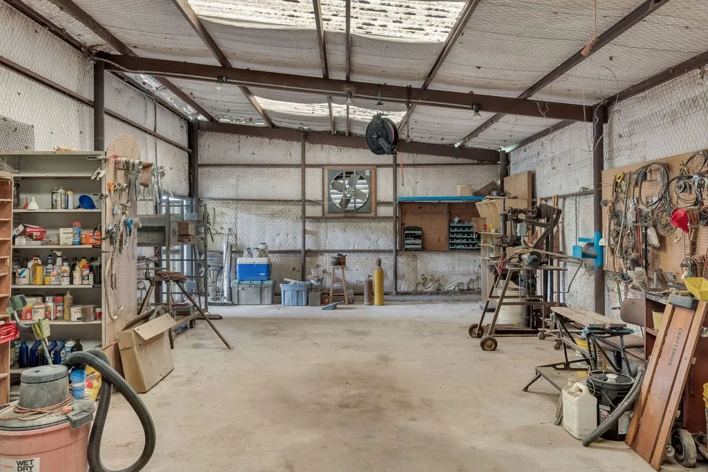Single Family Residence For Sale in Franklin (TX) County , 8150 Texas Highway 37 S S, Winnsboro, Texas 75494, 4 Bedrooms, 5 Bathrooms, 2 Garage spaces, 6,268 Sqft, built in 2005, Price $1,650,000, mls#21282629, Real Estate Agent in Winnsboro, Homes For Sale in Franklin (TX) county, Homes For Sale in Winnsboro, Realtor in Winnsboro Texas, Real Estate Brokerage Independent Realty Texas, Luminita Cordes Realtor