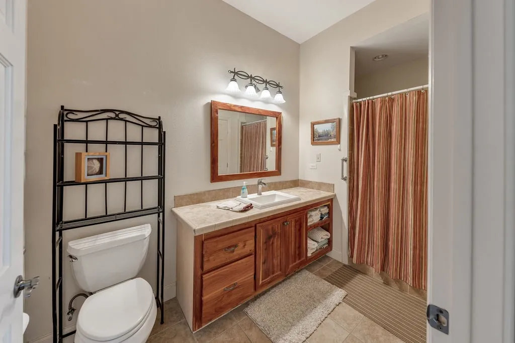 Single Family Residence For Sale in Franklin (TX) County , 8150 Texas Highway 37 S S, Winnsboro, Texas 75494, 4 Bedrooms, 5 Bathrooms, 2 Garage spaces, 6,268 Sqft, built in 2005, Price $1,650,000, mls#21282629, Real Estate Agent in Winnsboro, Homes For Sale in Franklin (TX) county, Homes For Sale in Winnsboro, Realtor in Winnsboro Texas, Real Estate Brokerage Independent Realty Texas, Luminita Cordes Realtor