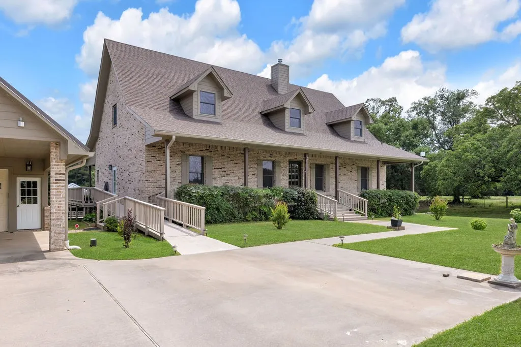 Single Family Residence For Sale in Franklin (TX) County , 8150 Texas Highway 37 S S, Winnsboro, Texas 75494, 4 Bedrooms, 5 Bathrooms, 2 Garage spaces, 6,268 Sqft, built in 2005, Price $1,650,000, mls#21282629, Real Estate Agent in Winnsboro, Homes For Sale in Franklin (TX) county, Homes For Sale in Winnsboro, Realtor in Winnsboro Texas, Real Estate Brokerage Independent Realty Texas, Luminita Cordes Realtor