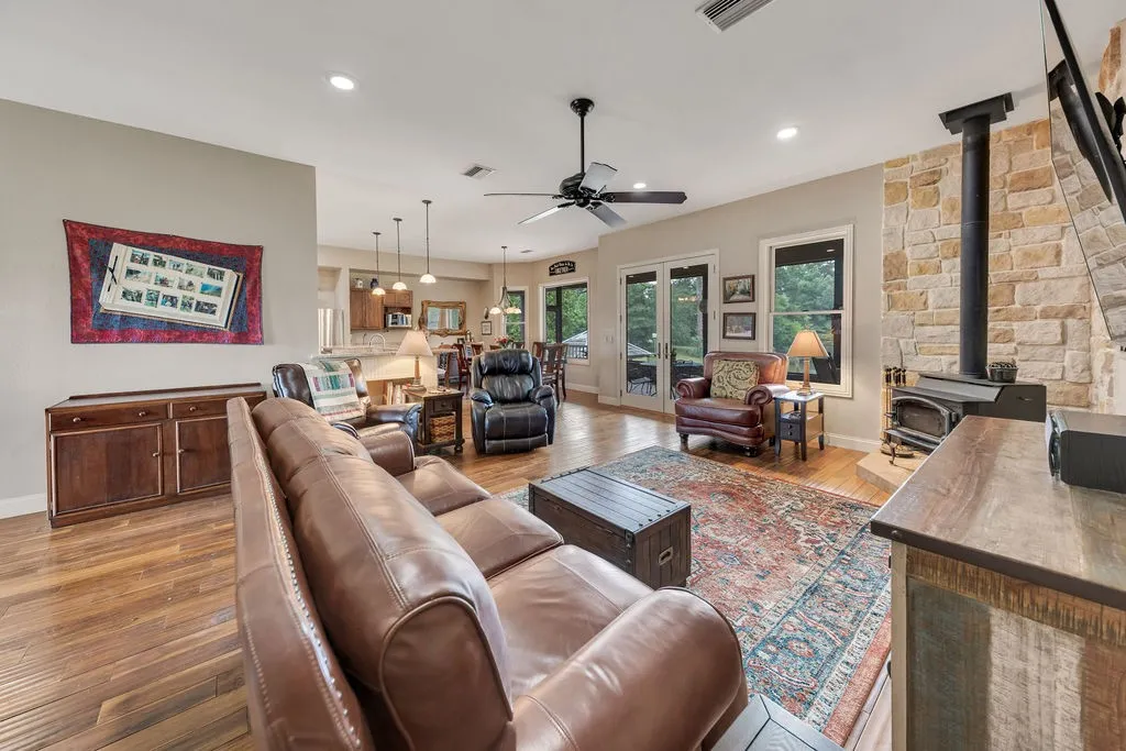 Single Family Residence For Sale in Franklin (TX) County , 8150 Texas Highway 37 S S, Winnsboro, Texas 75494, 4 Bedrooms, 5 Bathrooms, 2 Garage spaces, 6,268 Sqft, built in 2005, Price $1,650,000, mls#21282629, Real Estate Agent in Winnsboro, Homes For Sale in Franklin (TX) county, Homes For Sale in Winnsboro, Realtor in Winnsboro Texas, Real Estate Brokerage Independent Realty Texas, Luminita Cordes Realtor