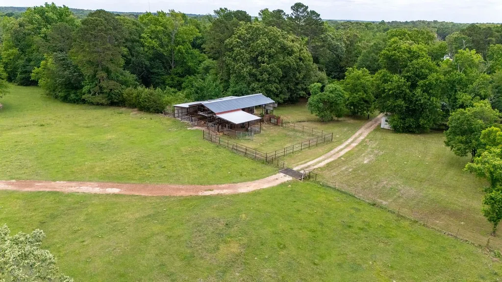 Single Family Residence For Sale in Franklin (TX) County , 8150 Texas Highway 37 S S, Winnsboro, Texas 75494, 4 Bedrooms, 5 Bathrooms, 2 Garage spaces, 6,268 Sqft, built in 2005, Price $1,650,000, mls#21282629, Real Estate Agent in Winnsboro, Homes For Sale in Franklin (TX) county, Homes For Sale in Winnsboro, Realtor in Winnsboro Texas, Real Estate Brokerage Independent Realty Texas, Luminita Cordes Realtor