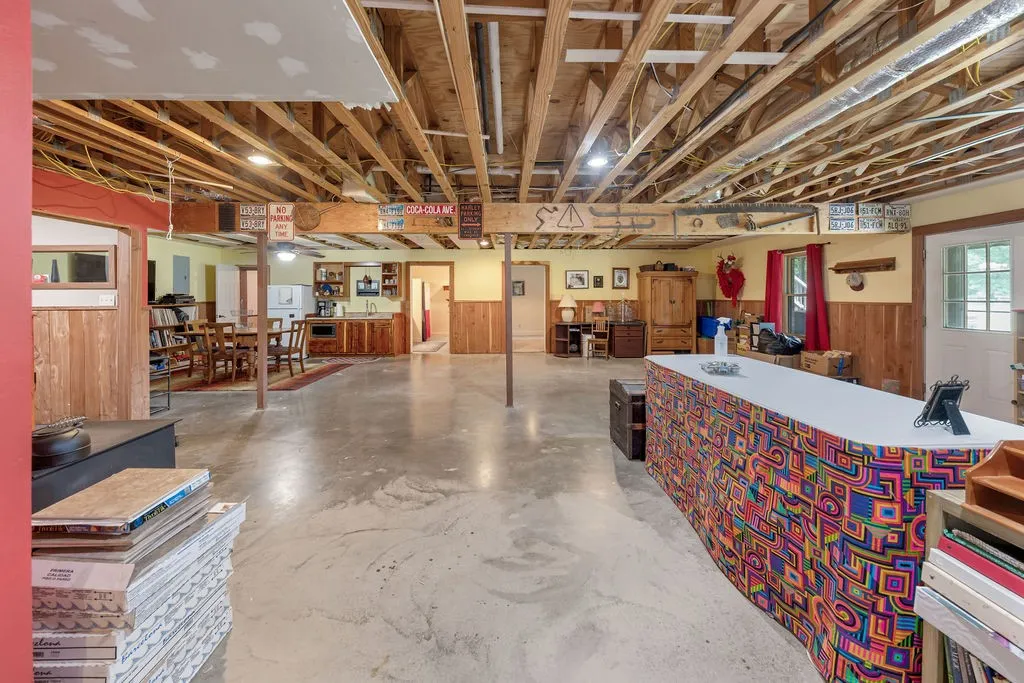 Single Family Residence For Sale in Franklin (TX) County , 8150 Texas Highway 37 S S, Winnsboro, Texas 75494, 4 Bedrooms, 5 Bathrooms, 2 Garage spaces, 6,268 Sqft, built in 2005, Price $1,650,000, mls#21282629, Real Estate Agent in Winnsboro, Homes For Sale in Franklin (TX) county, Homes For Sale in Winnsboro, Realtor in Winnsboro Texas, Real Estate Brokerage Independent Realty Texas, Luminita Cordes Realtor