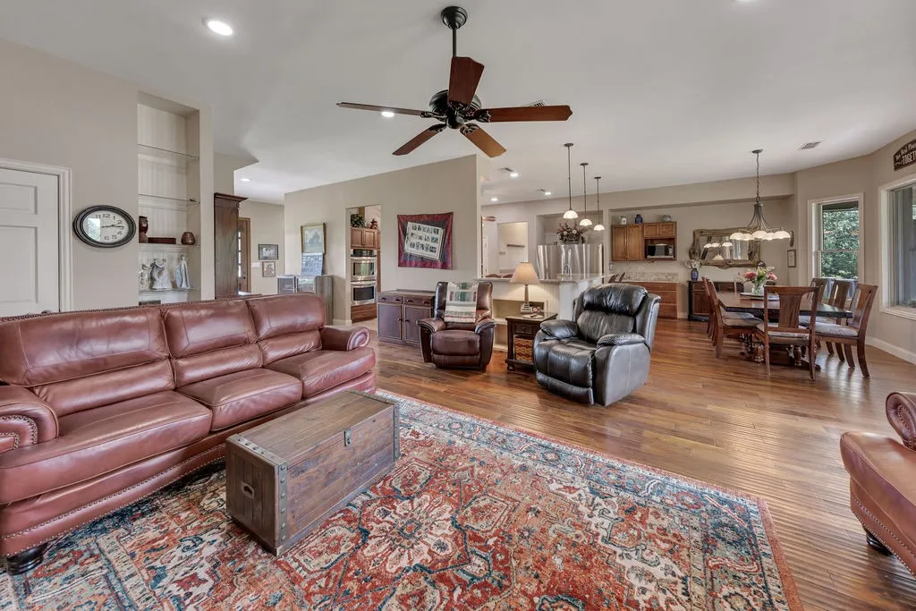 Single Family Residence For Sale in Franklin (TX) County , 8150 Texas Highway 37 S S, Winnsboro, Texas 75494, 4 Bedrooms, 5 Bathrooms, 2 Garage spaces, 6,268 Sqft, built in 2005, Price $1,650,000, mls#21282629, Real Estate Agent in Winnsboro, Homes For Sale in Franklin (TX) county, Homes For Sale in Winnsboro, Realtor in Winnsboro Texas, Real Estate Brokerage Independent Realty Texas, Luminita Cordes Realtor