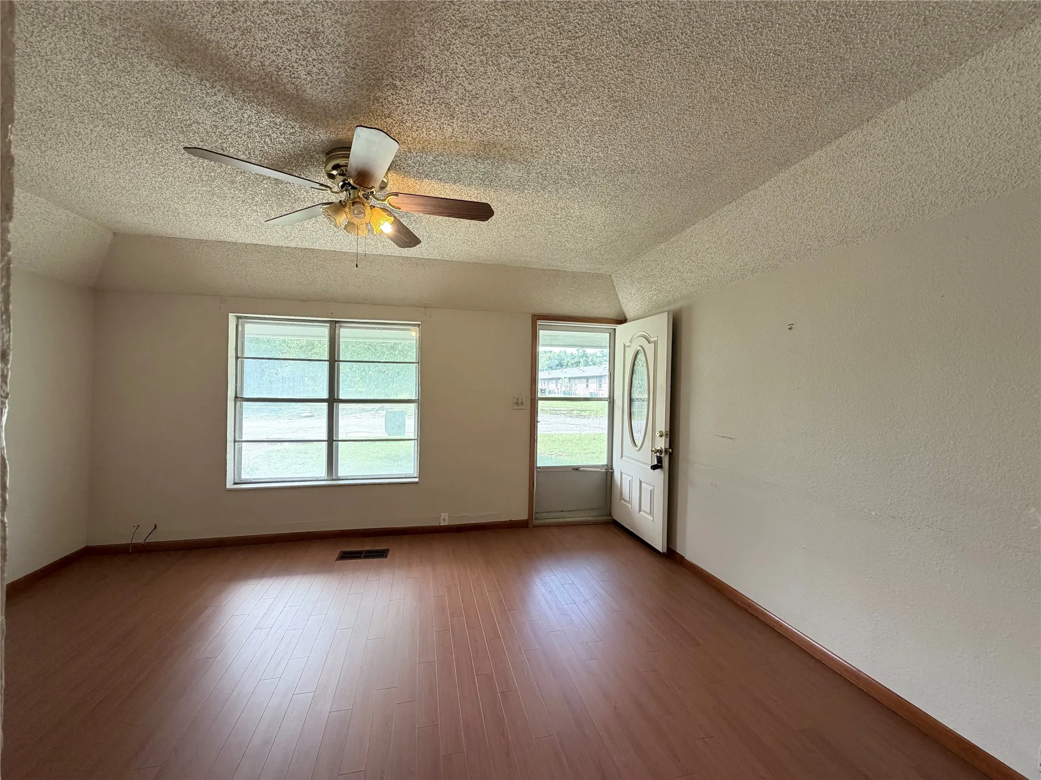 Single Family Residence For Sale in Hamilton County , 403 N Reagan Street, Hamilton, Texas 76531, 3 Bedrooms, 2 Bathrooms, Garage spaces, 1,952 Sqft, built in 1950, Price $139,000, mls#21282749, Real Estate Agent in Hamilton, Homes For Sale in Hamilton county, Homes For Sale in Hamilton, Realtor in Hamilton Texas, Real Estate Brokerage Independent Realty Texas, Luminita Cordes Realtor