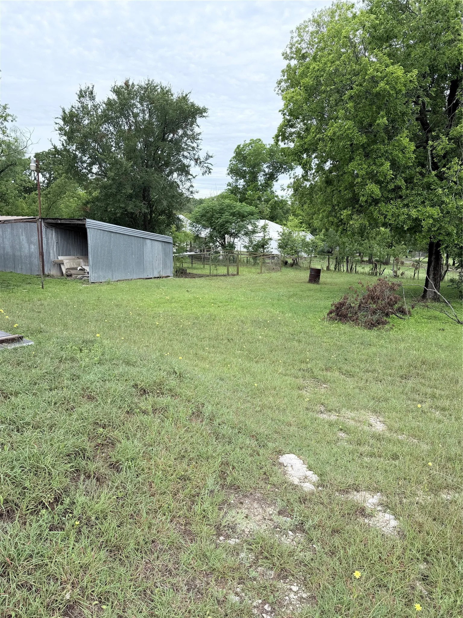 Single Family Residence For Sale in Hamilton County , 403 N Reagan Street, Hamilton, Texas 76531, 3 Bedrooms, 2 Bathrooms, Garage spaces, 1,952 Sqft, built in 1950, Price $139,000, mls#21282749, Real Estate Agent in Hamilton, Homes For Sale in Hamilton county, Homes For Sale in Hamilton, Realtor in Hamilton Texas, Real Estate Brokerage Independent Realty Texas, Luminita Cordes Realtor