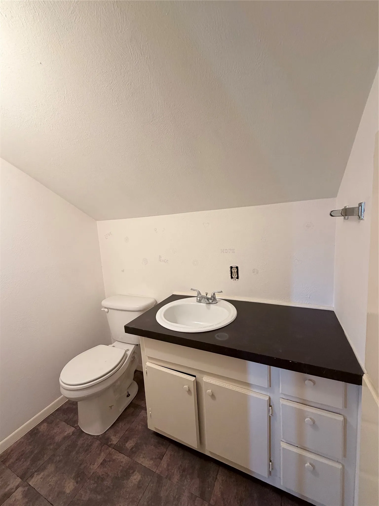 Single Family Residence For Sale in Hamilton County , 403 N Reagan Street, Hamilton, Texas 76531, 3 Bedrooms, 2 Bathrooms, Garage spaces, 1,952 Sqft, built in 1950, Price $139,000, mls#21282749, Real Estate Agent in Hamilton, Homes For Sale in Hamilton county, Homes For Sale in Hamilton, Realtor in Hamilton Texas, Real Estate Brokerage Independent Realty Texas, Luminita Cordes Realtor