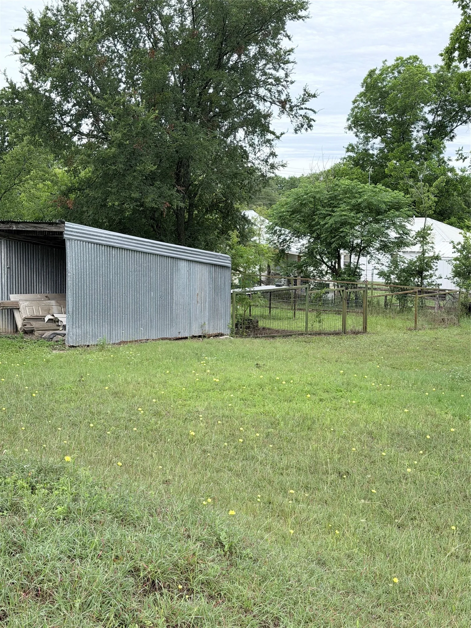 Single Family Residence For Sale in Hamilton County , 403 N Reagan Street, Hamilton, Texas 76531, 3 Bedrooms, 2 Bathrooms, Garage spaces, 1,952 Sqft, built in 1950, Price $139,000, mls#21282749, Real Estate Agent in Hamilton, Homes For Sale in Hamilton county, Homes For Sale in Hamilton, Realtor in Hamilton Texas, Real Estate Brokerage Independent Realty Texas, Luminita Cordes Realtor