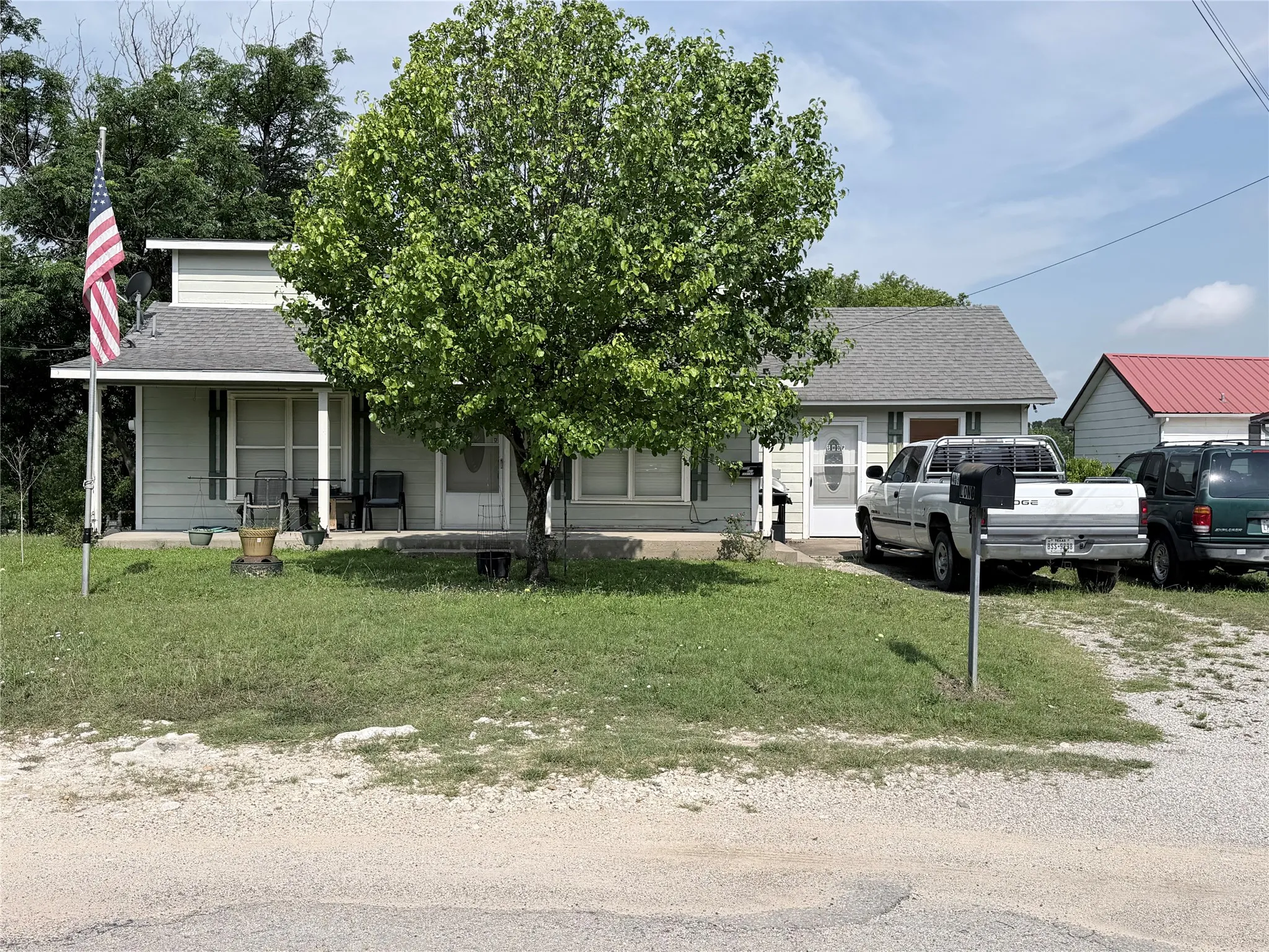Single Family Residence For Sale in Hamilton County , 403 N Reagan Street, Hamilton, Texas 76531, 3 Bedrooms, 2 Bathrooms, Garage spaces, 1,952 Sqft, built in 1950, Price $139,000, mls#21282749, Real Estate Agent in Hamilton, Homes For Sale in Hamilton county, Homes For Sale in Hamilton, Realtor in Hamilton Texas, Real Estate Brokerage Independent Realty Texas, Luminita Cordes Realtor