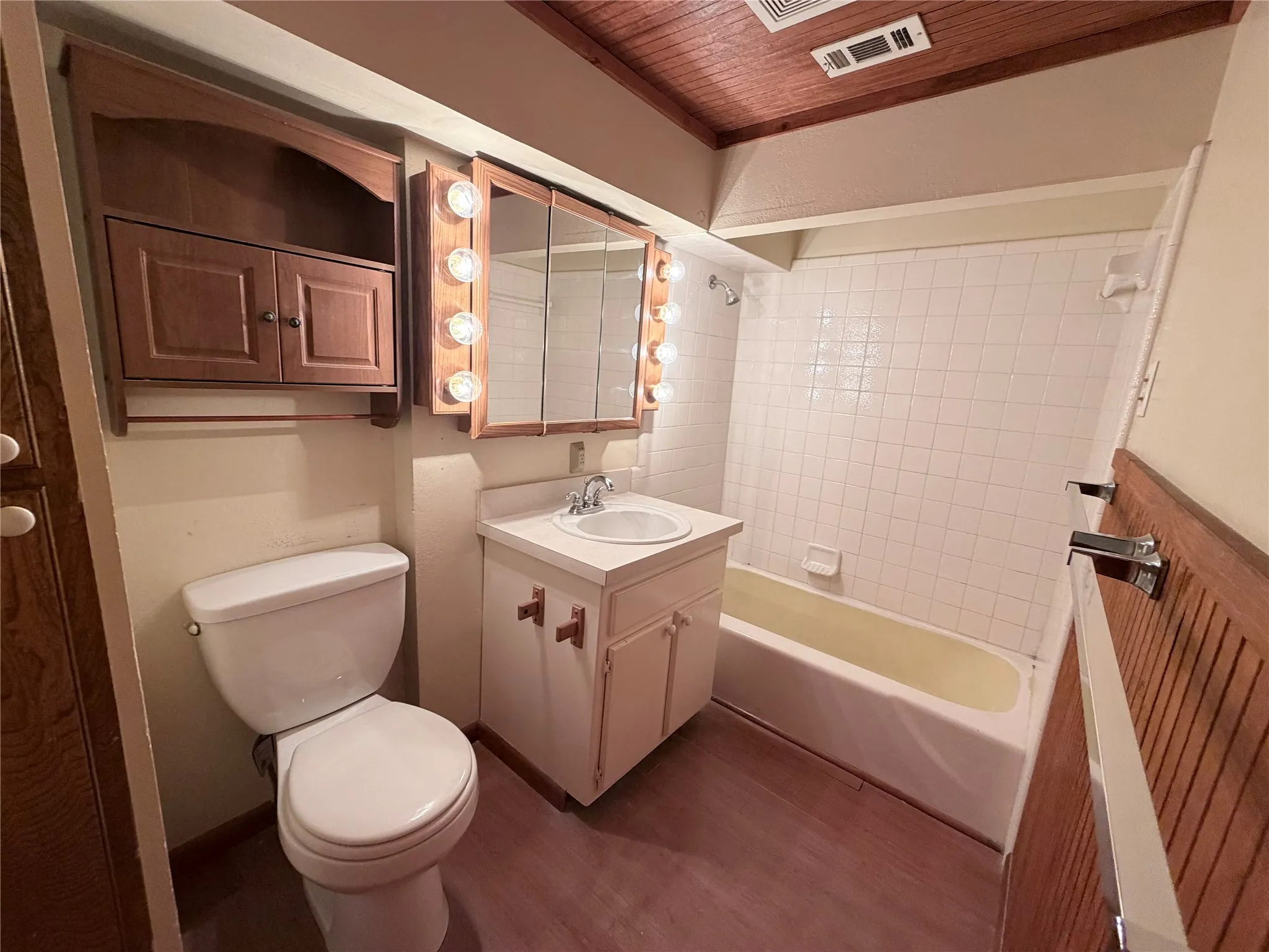 Single Family Residence For Sale in Hamilton County , 403 N Reagan Street, Hamilton, Texas 76531, 3 Bedrooms, 2 Bathrooms, Garage spaces, 1,952 Sqft, built in 1950, Price $139,000, mls#21282749, Real Estate Agent in Hamilton, Homes For Sale in Hamilton county, Homes For Sale in Hamilton, Realtor in Hamilton Texas, Real Estate Brokerage Independent Realty Texas, Luminita Cordes Realtor