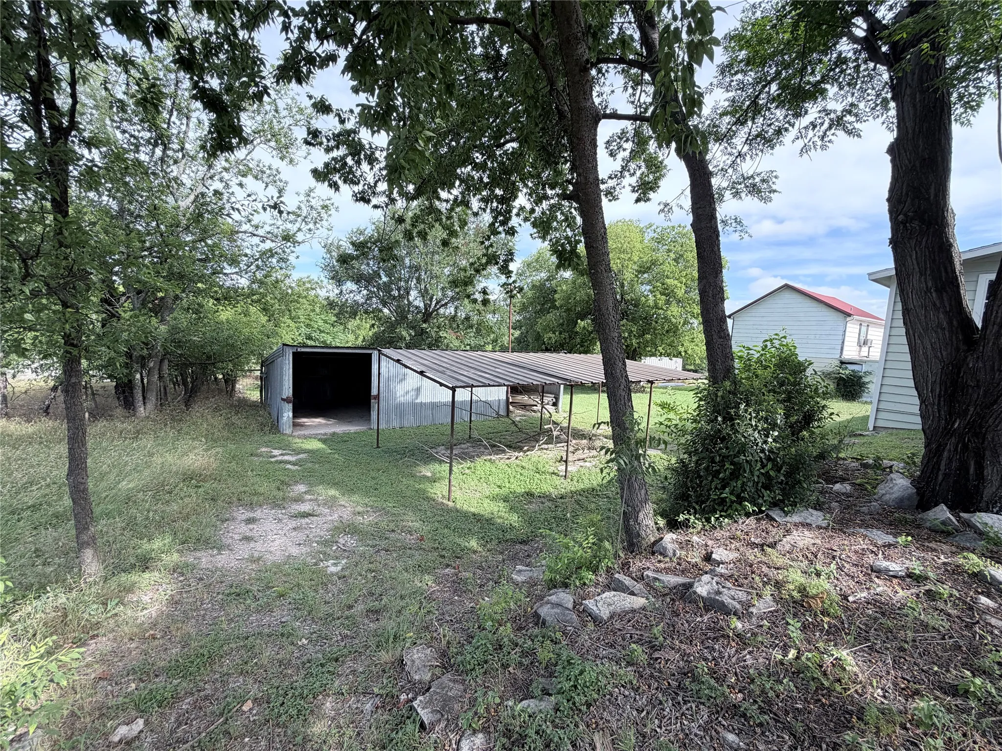 Single Family Residence For Sale in Hamilton County , 403 N Reagan Street, Hamilton, Texas 76531, 3 Bedrooms, 2 Bathrooms, Garage spaces, 1,952 Sqft, built in 1950, Price $139,000, mls#21282749, Real Estate Agent in Hamilton, Homes For Sale in Hamilton county, Homes For Sale in Hamilton, Realtor in Hamilton Texas, Real Estate Brokerage Independent Realty Texas, Luminita Cordes Realtor