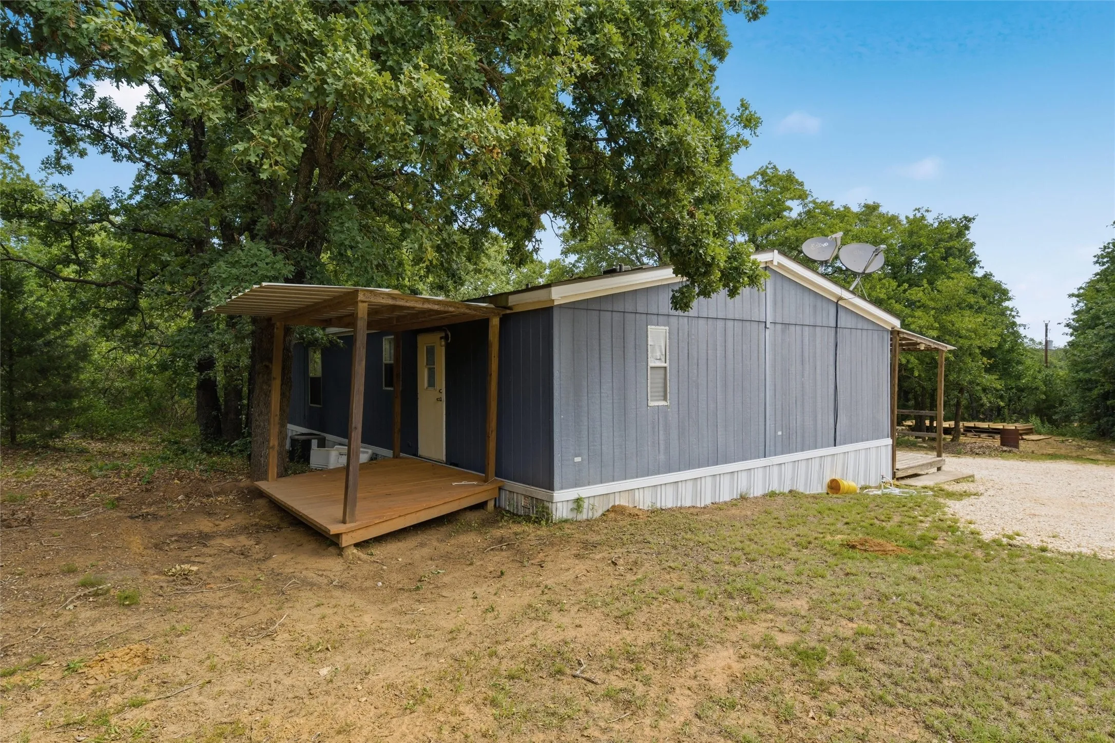 Mobile Home For Sale in Hill County , 154 HCR 1217, Blum, Texas 76627, 3 Bedroom, 2 Bathroom, Garage spaces, 1,280 Sqft, built in 1999, mls#21273676, Real Estate Agent in Blum, Homes For Sale in Hill county, Homes For Sale in Blum, Realtor in Blum Texas, Real Estate Brokerage Independent Realty Texas, Luminita Cordes Realtor