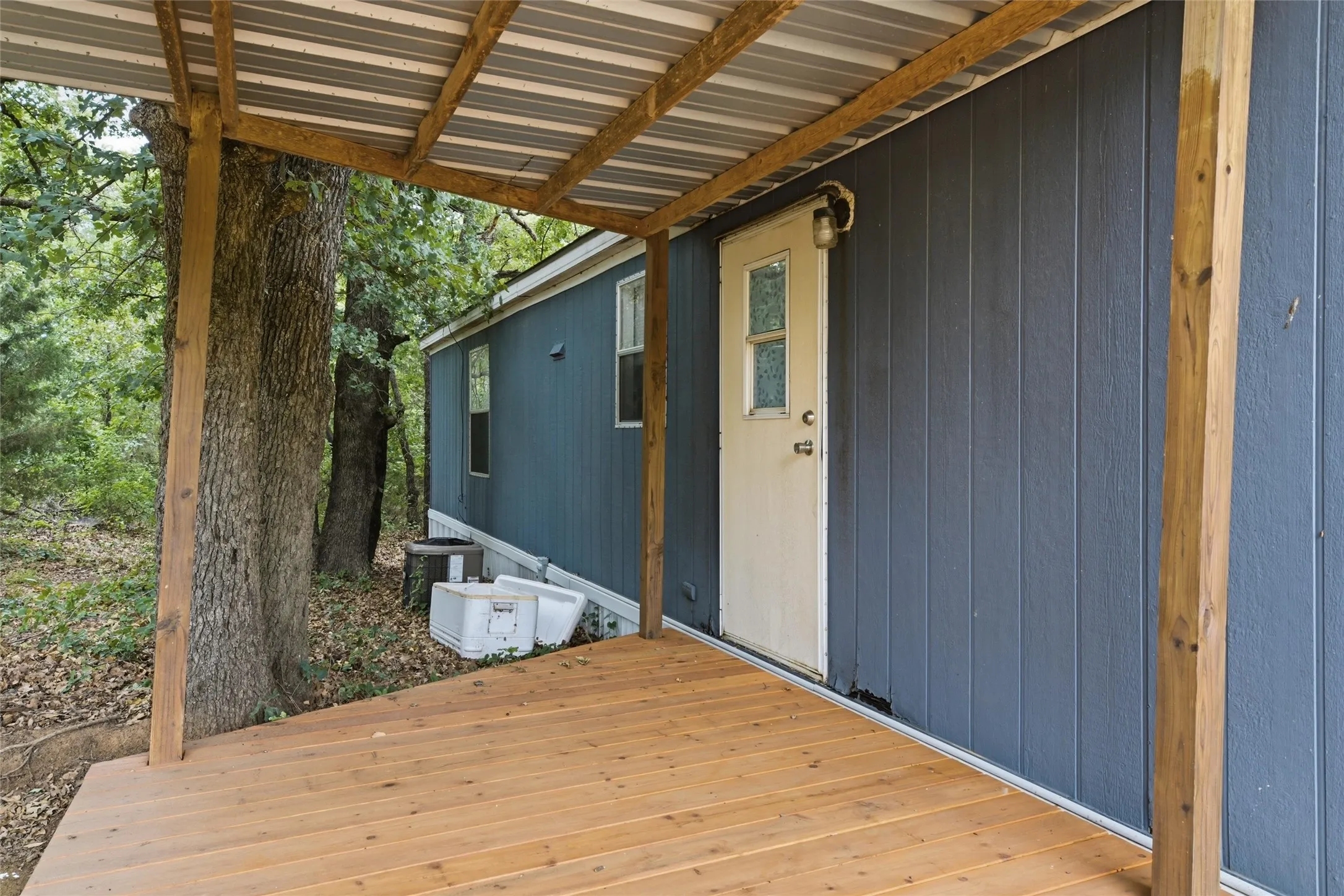 Mobile Home For Sale in Hill County , 154 HCR 1217, Blum, Texas 76627, 3 Bedroom, 2 Bathroom, Garage spaces, 1,280 Sqft, built in 1999, mls#21273676, Real Estate Agent in Blum, Homes For Sale in Hill county, Homes For Sale in Blum, Realtor in Blum Texas, Real Estate Brokerage Independent Realty Texas, Luminita Cordes Realtor
