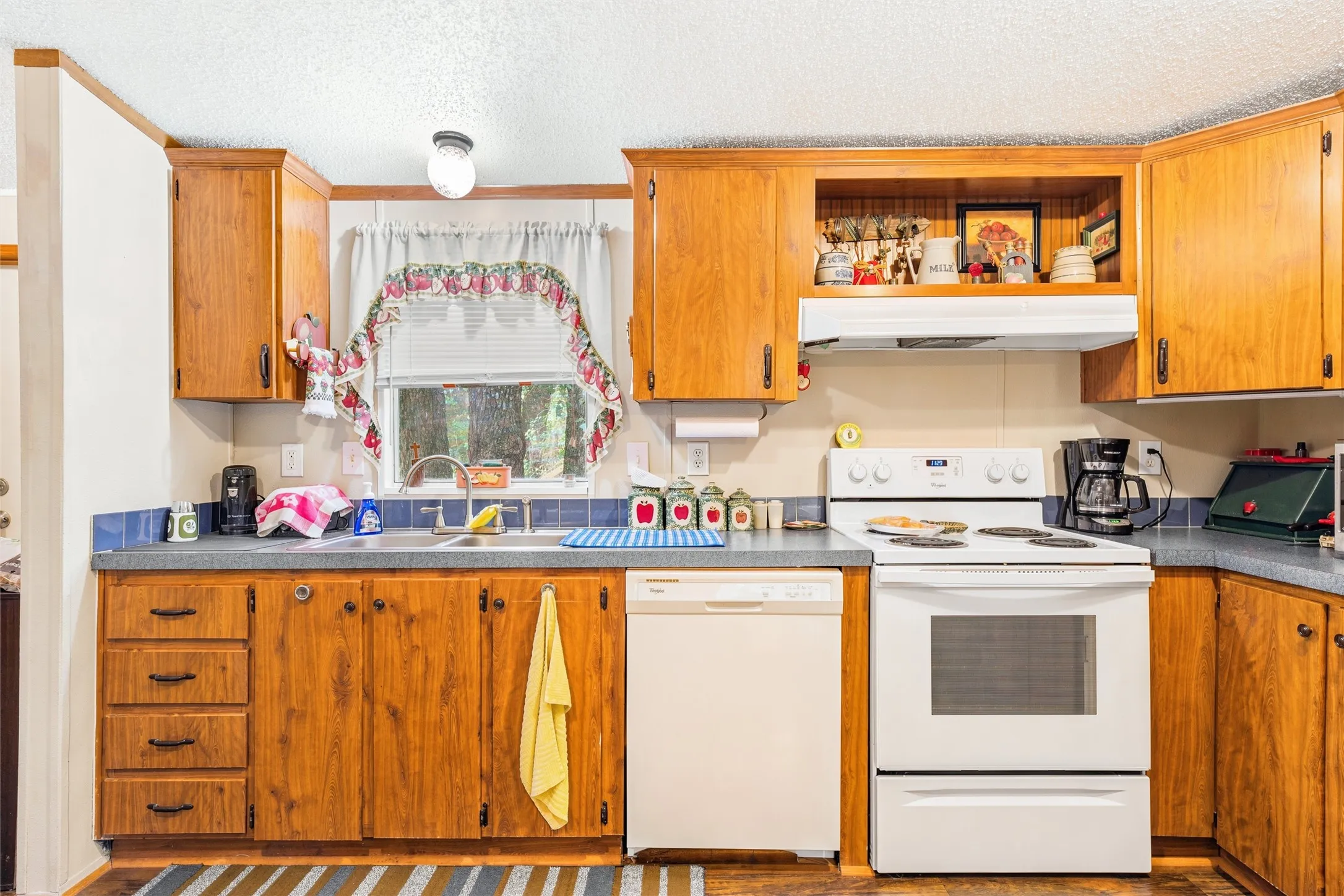 Mobile Home For Sale in Hill County , 154 HCR 1217, Blum, Texas 76627, 3 Bedroom, 2 Bathroom, Garage spaces, 1,280 Sqft, built in 1999, mls#21273676, Real Estate Agent in Blum, Homes For Sale in Hill county, Homes For Sale in Blum, Realtor in Blum Texas, Real Estate Brokerage Independent Realty Texas, Luminita Cordes Realtor