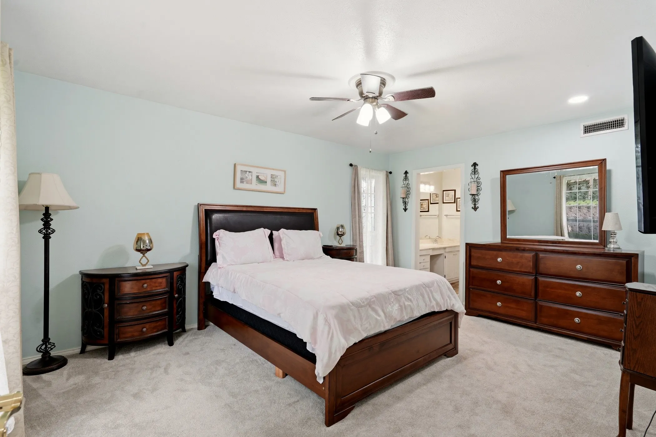 Condominium For Sale in Dallas County , 5860 Marina Drive 24, Garland, Texas 75043, 3 Bedroom, 4 Bathroom, Garage spaces, 2,164 Sqft, built in 1977, mls#21280511, Real Estate Agent in Garland, Homes For Sale in Dallas county, Homes For Sale in Garland, Realtor in Garland Texas, Real Estate Brokerage Independent Realty Texas, Luminita Cordes Realtor