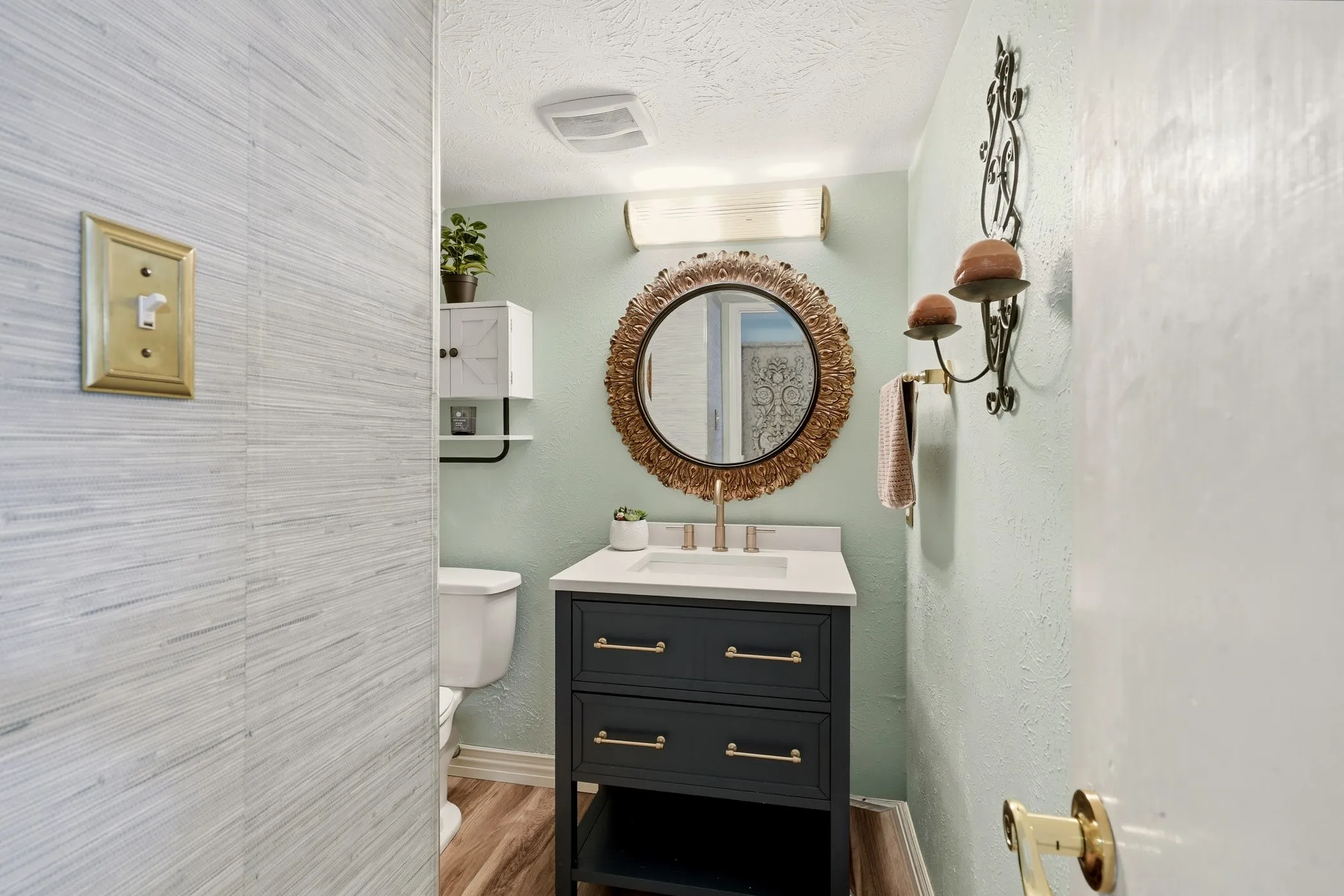 Condominium For Sale in Dallas County , 5860 Marina Drive 24, Garland, Texas 75043, 3 Bedroom, 4 Bathroom, Garage spaces, 2,164 Sqft, built in 1977, mls#21280511, Real Estate Agent in Garland, Homes For Sale in Dallas county, Homes For Sale in Garland, Realtor in Garland Texas, Real Estate Brokerage Independent Realty Texas, Luminita Cordes Realtor