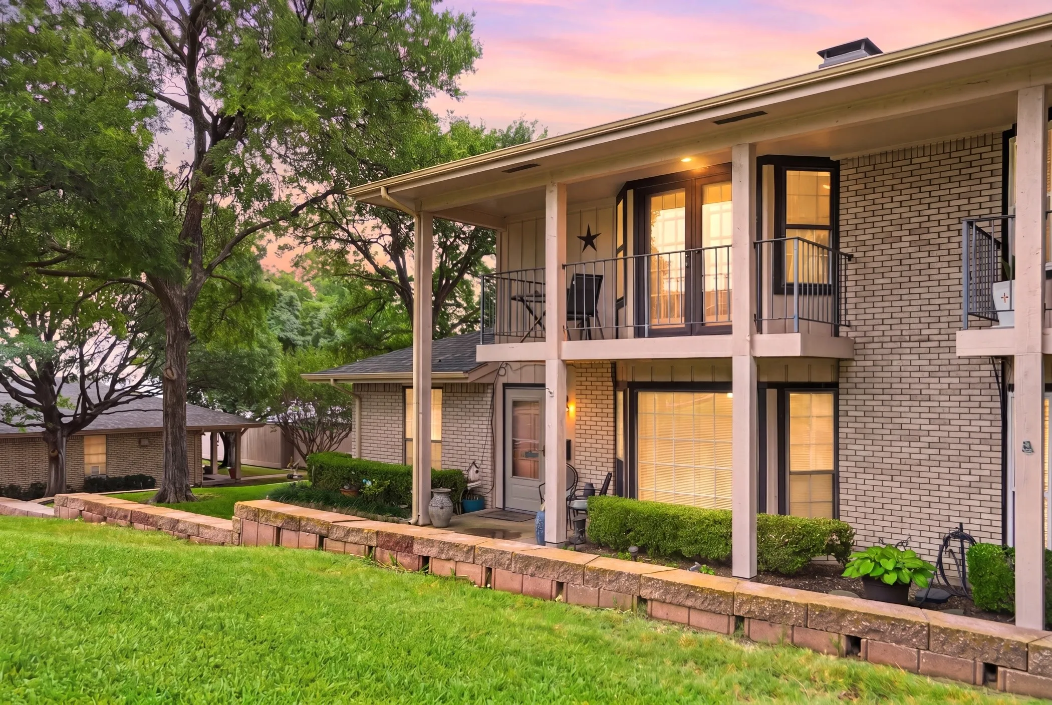 Condominium For Sale in Dallas County , 5860 Marina Drive 24, Garland, Texas 75043, 3 Bedroom, 4 Bathroom, Garage spaces, 2,164 Sqft, built in 1977, mls#21280511, Real Estate Agent in Garland, Homes For Sale in Dallas county, Homes For Sale in Garland, Realtor in Garland Texas, Real Estate Brokerage Independent Realty Texas, Luminita Cordes Realtor