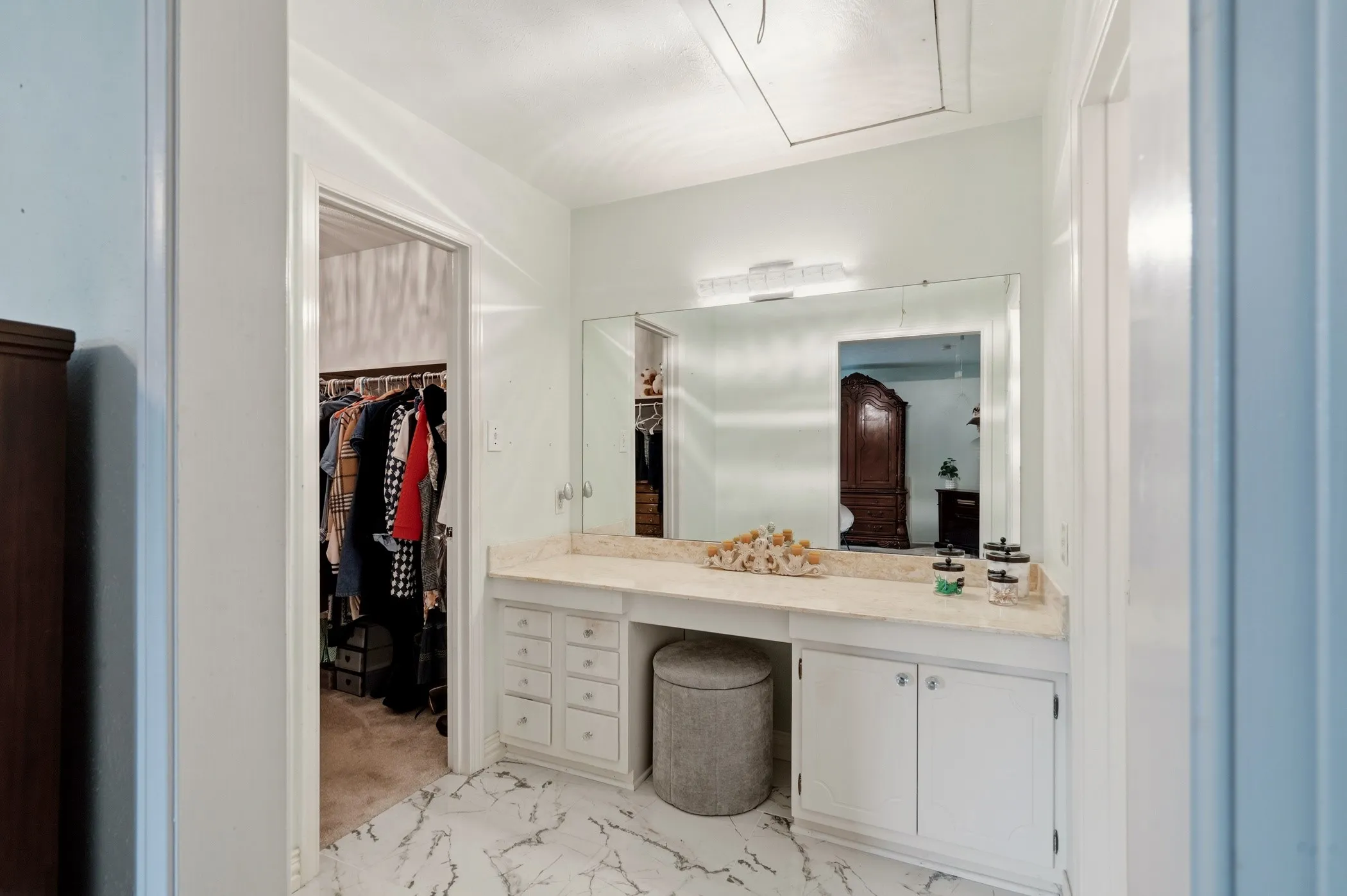 Condominium For Sale in Dallas County , 5860 Marina Drive 24, Garland, Texas 75043, 3 Bedroom, 4 Bathroom, Garage spaces, 2,164 Sqft, built in 1977, mls#21280511, Real Estate Agent in Garland, Homes For Sale in Dallas county, Homes For Sale in Garland, Realtor in Garland Texas, Real Estate Brokerage Independent Realty Texas, Luminita Cordes Realtor
